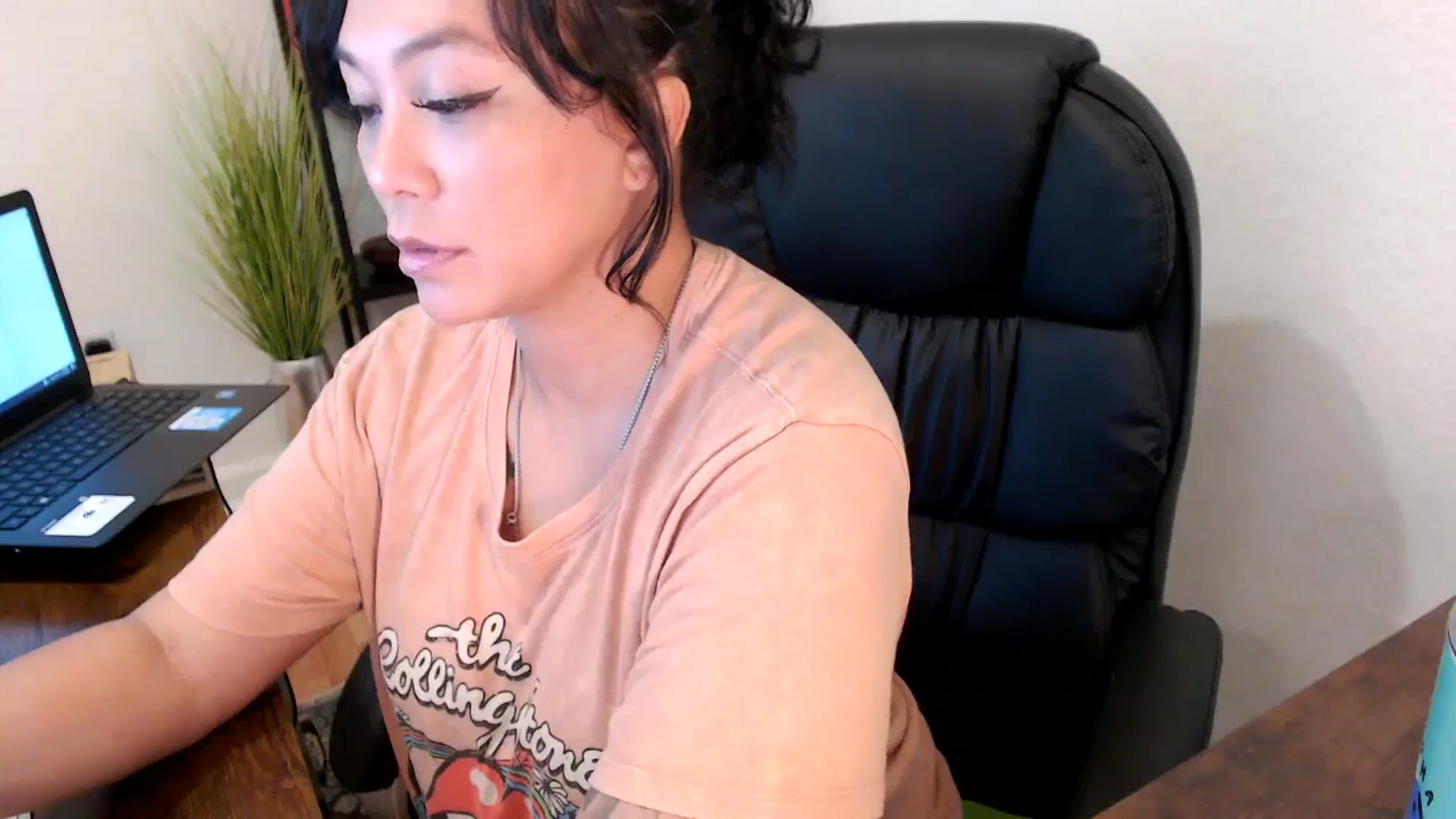 Gallery image thumbnail from MickaylaMinx's myfreecams stream on, 10/16/2024, 19:31 image 7 of 20