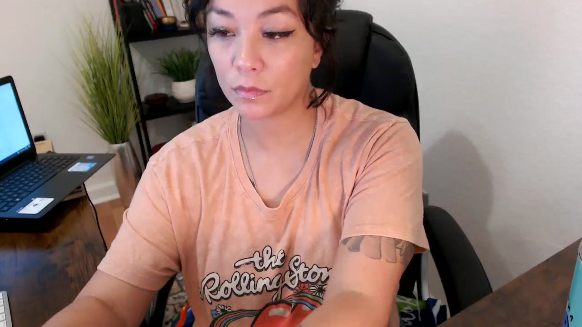 Gallery image thumbnail from MickaylaMinx's myfreecams stream on, 10/16/2024, 19:31 image 10 of 20