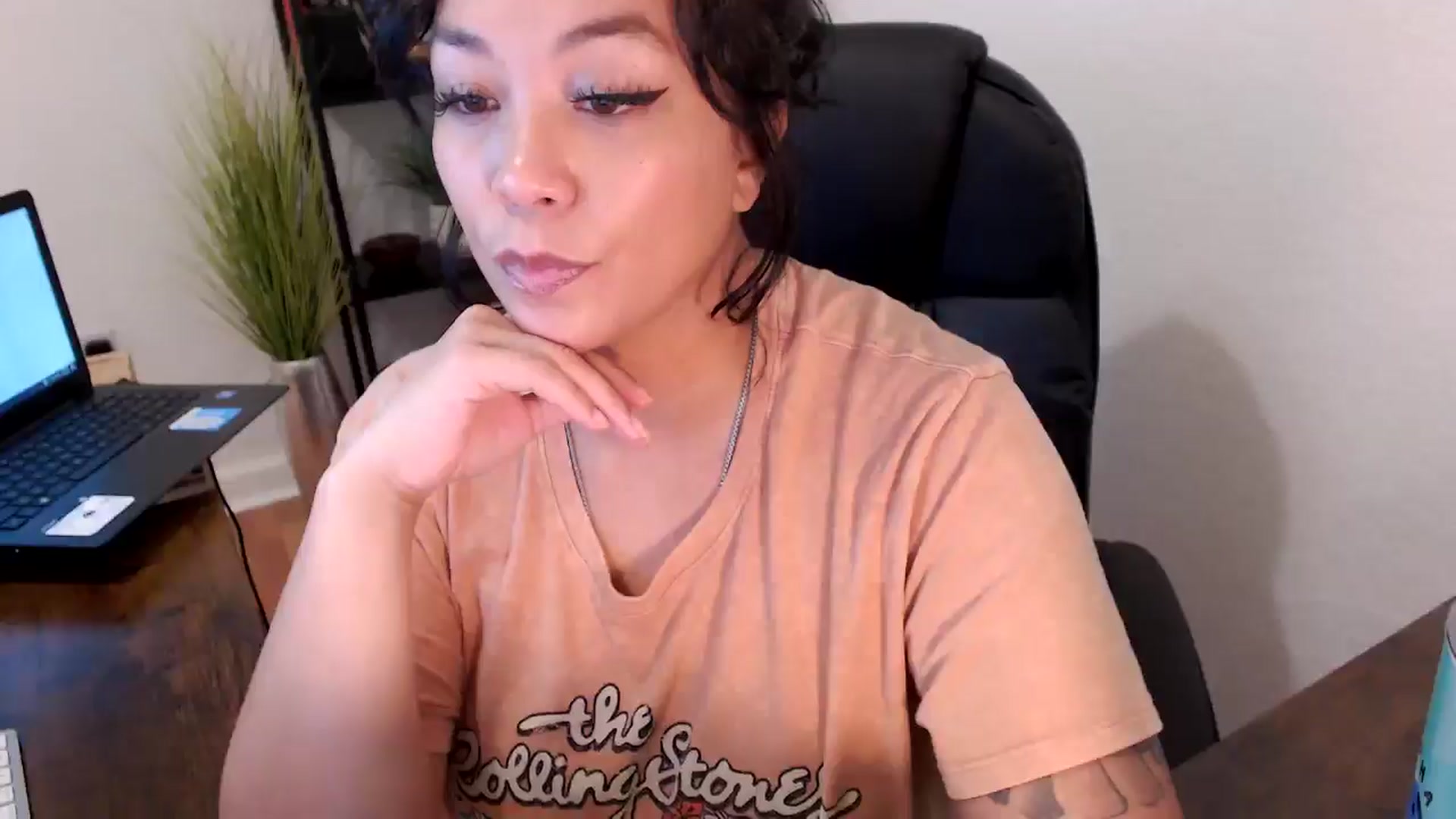 Gallery image thumbnail from MickaylaMinx's myfreecams stream on, 10/16/2024, 19:31 image 9 of 20