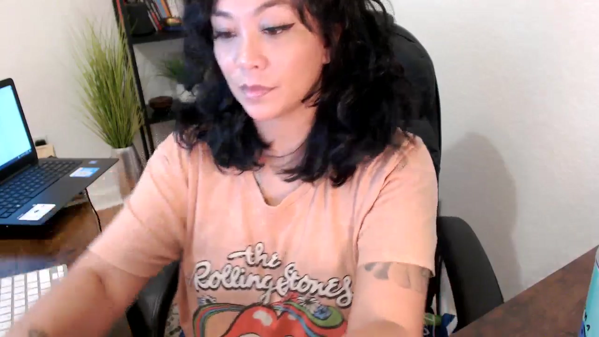 Gallery image thumbnail from MickaylaMinx's myfreecams stream on, 10/16/2024, 19:31 image 18 of 20