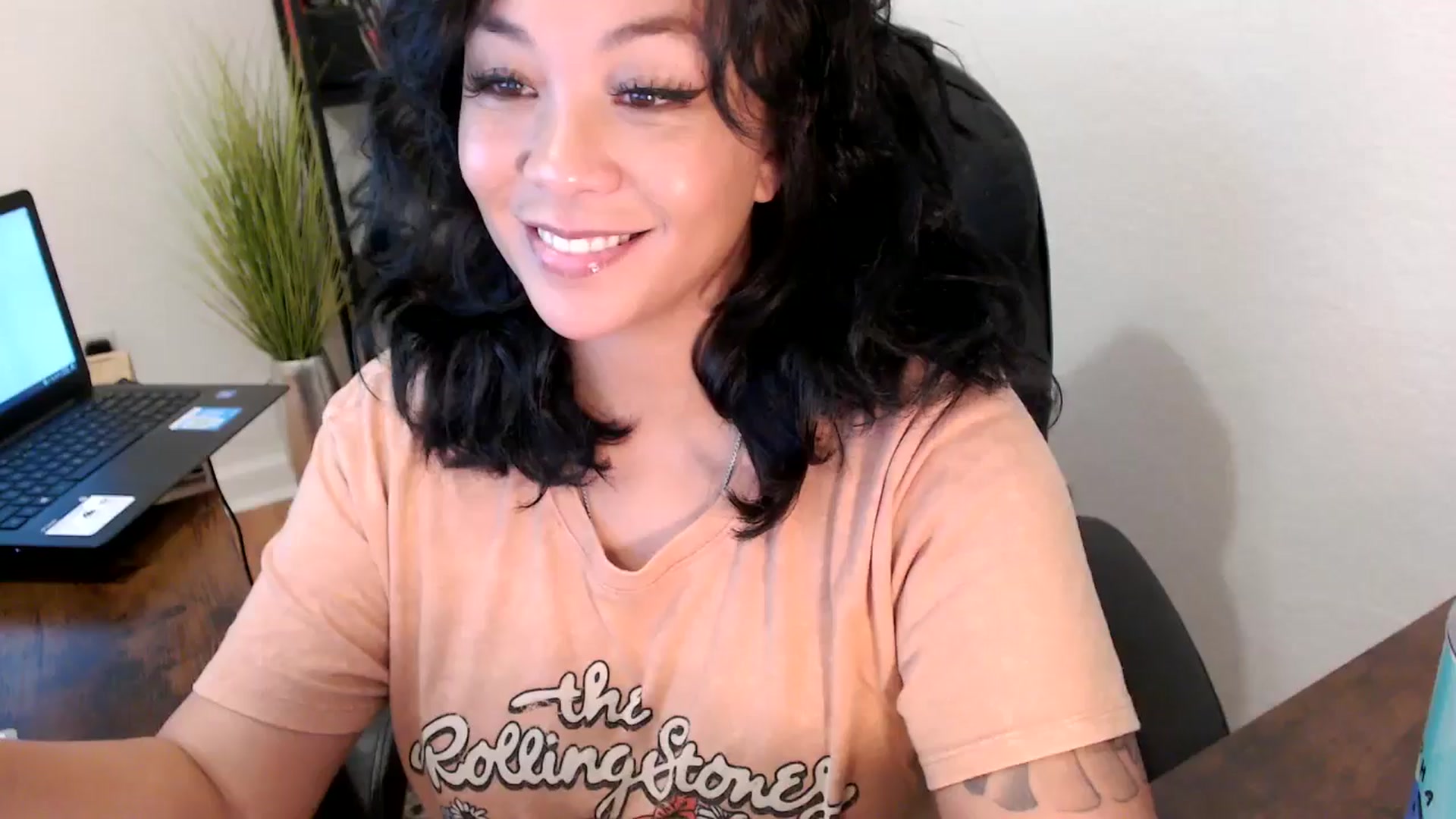 Gallery image thumbnail from MickaylaMinx's myfreecams stream on, 10/16/2024, 19:31 image 12 of 20