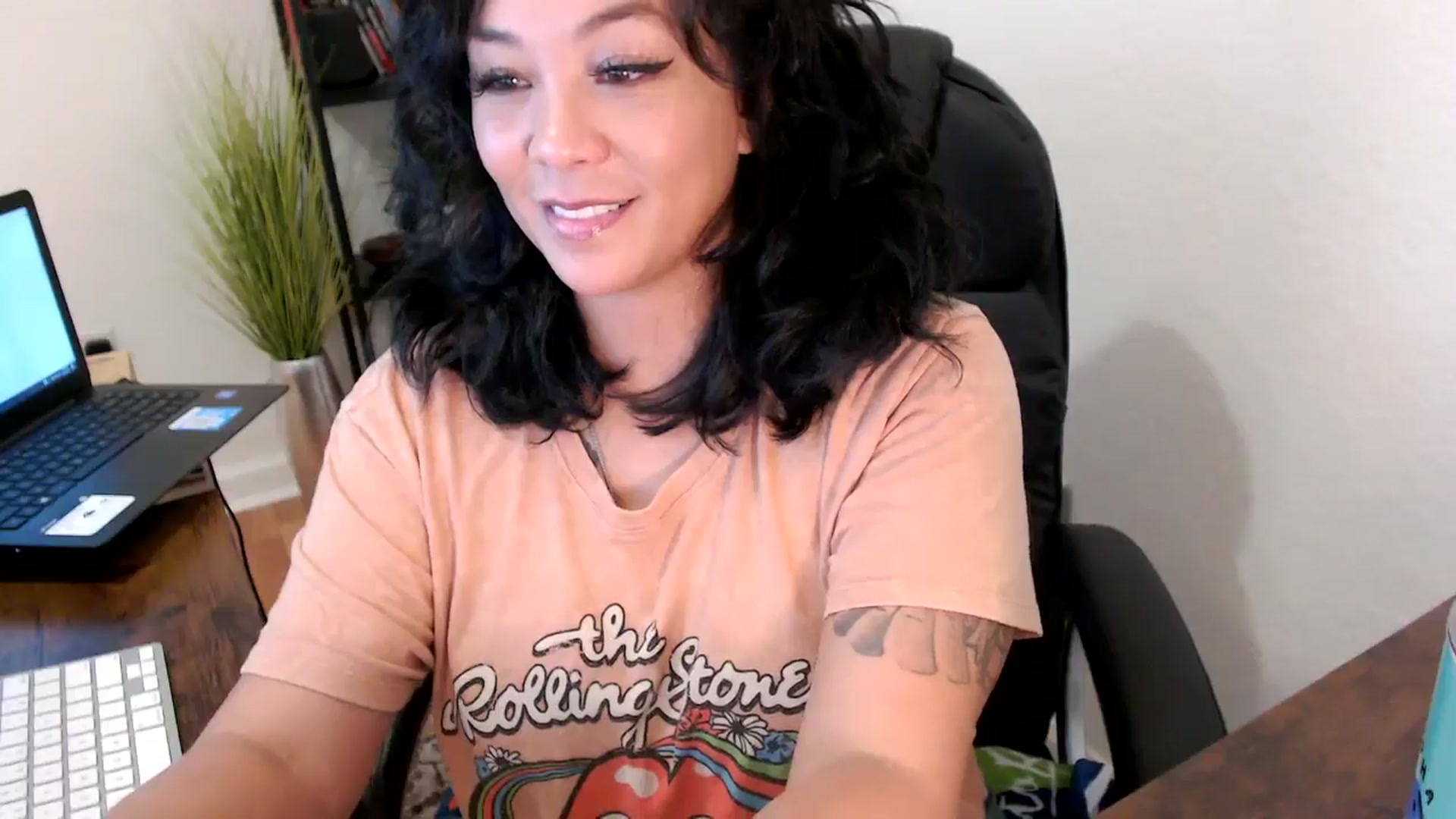 Gallery image thumbnail from MickaylaMinx's myfreecams stream on, 10/16/2024, 19:31 image 17 of 20