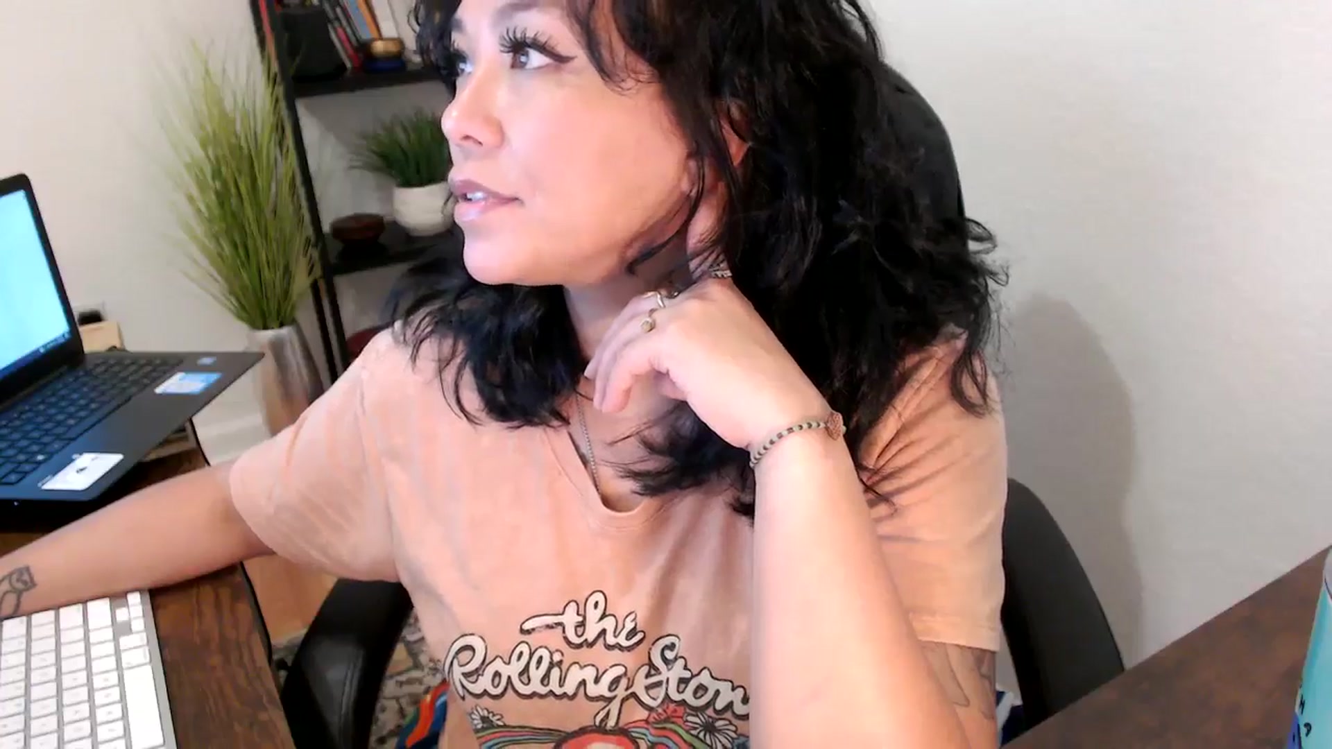 Gallery image thumbnail from MickaylaMinx's myfreecams stream on, 10/16/2024, 19:31 image 20 of 20