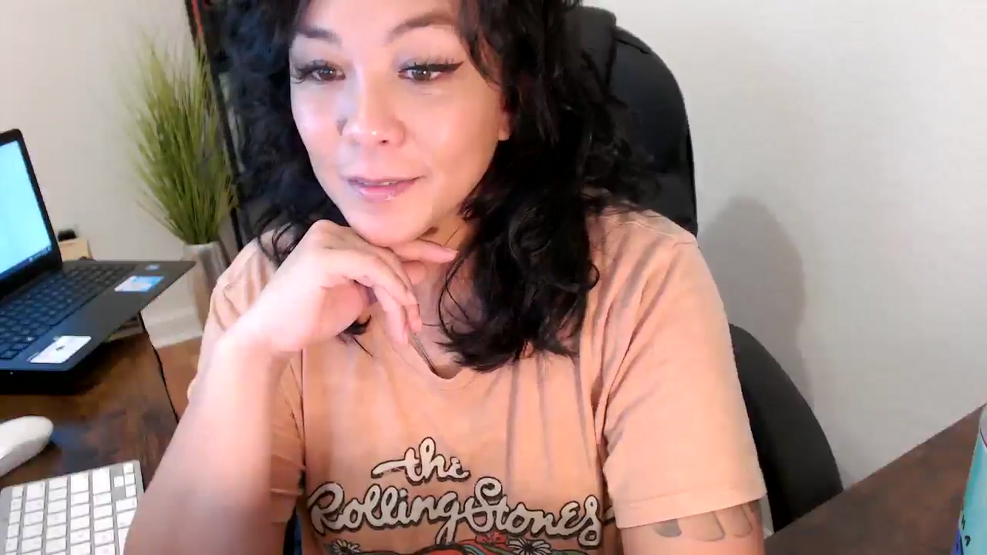 Gallery image thumbnail from MickaylaMinx's myfreecams stream on, 10/16/2024, 19:45 image 17 of 20