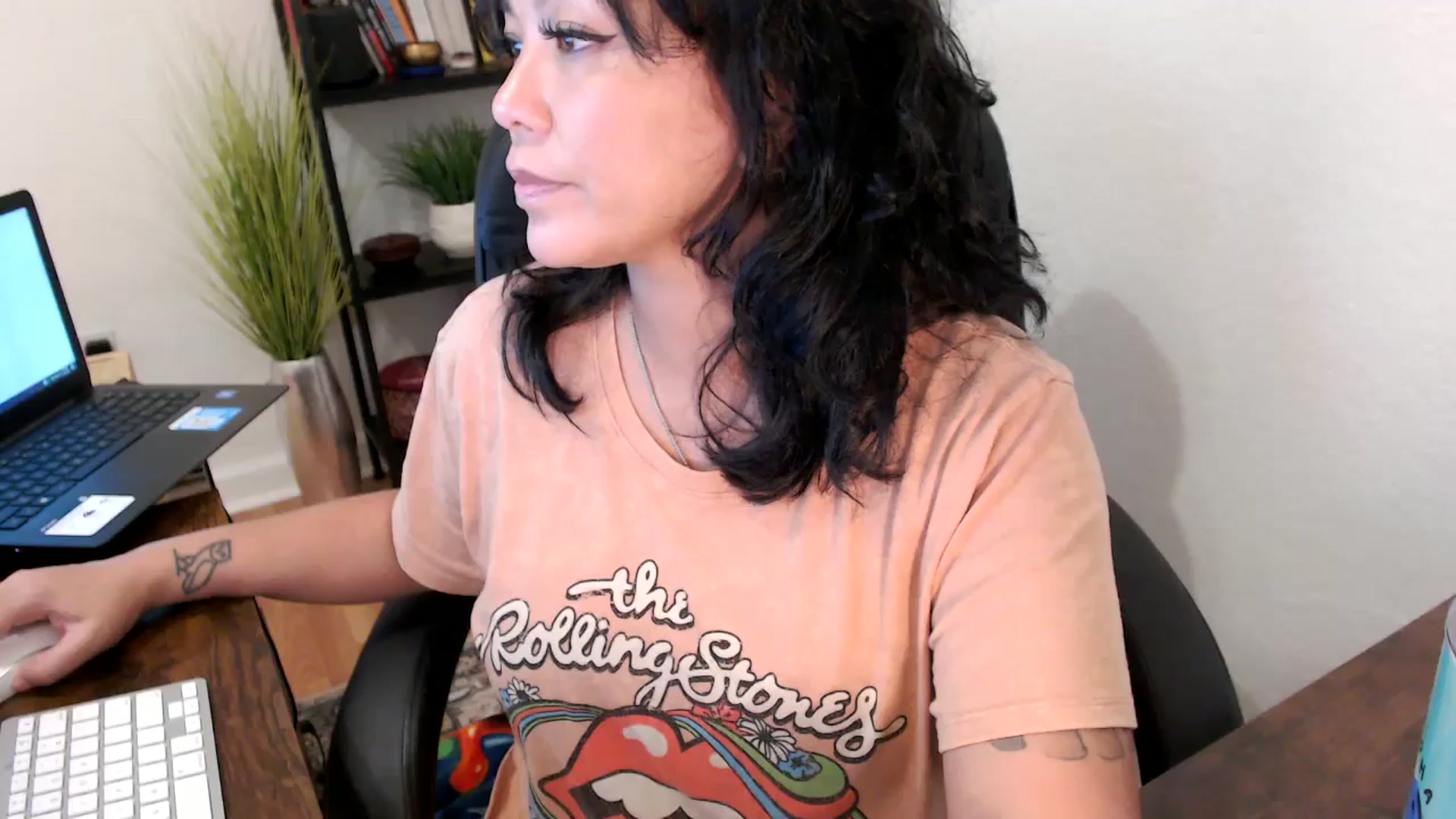 Gallery image thumbnail from MickaylaMinx's myfreecams stream on, 10/16/2024, 19:45 image 16 of 20