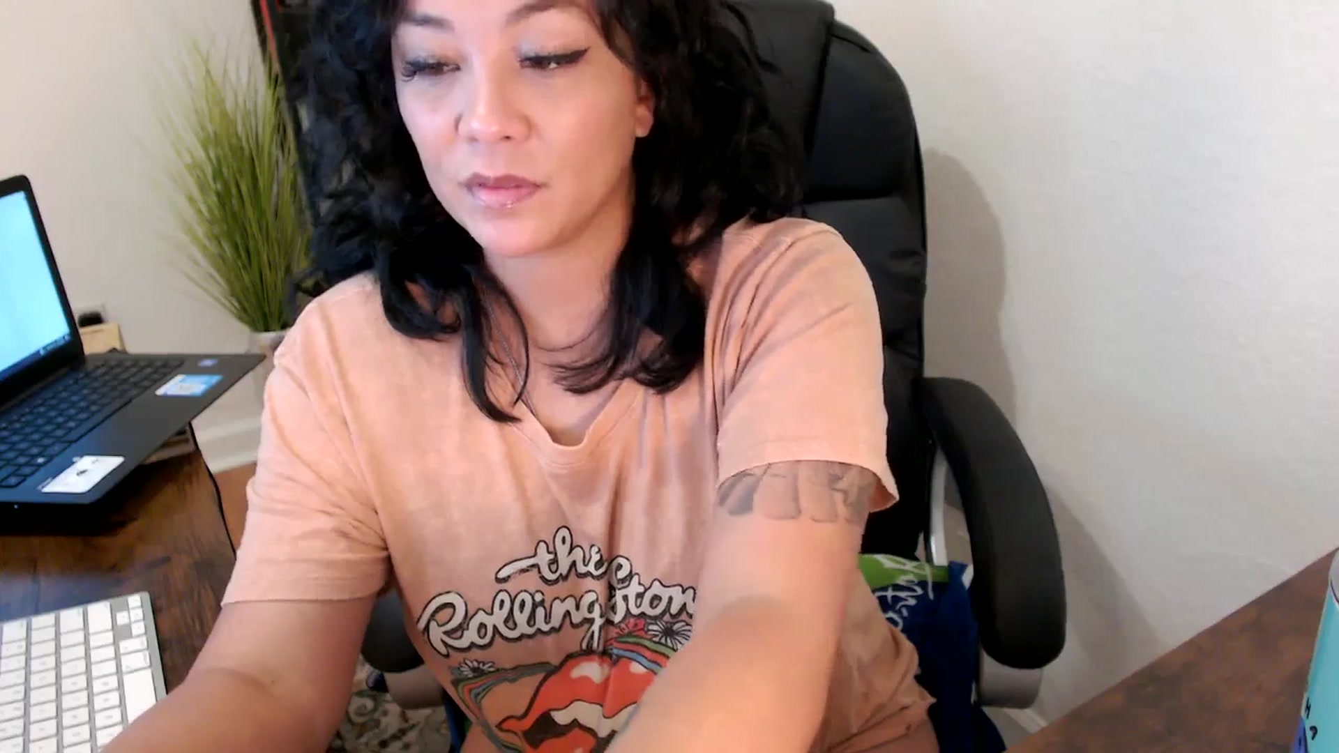 Gallery image thumbnail from MickaylaMinx's myfreecams stream on, 10/16/2024, 19:45 image 3 of 20