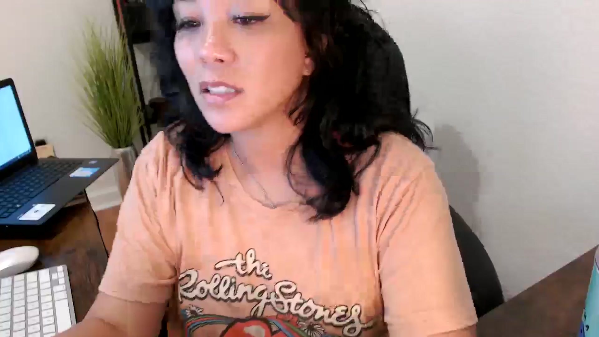 Gallery image thumbnail from MickaylaMinx's myfreecams stream on, 10/16/2024, 19:45 image 10 of 20