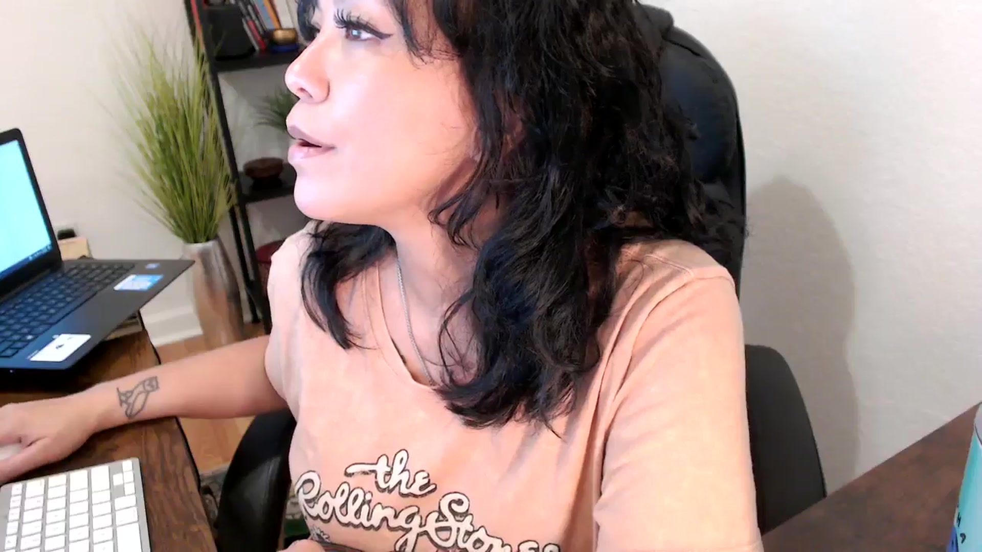 Gallery image thumbnail from MickaylaMinx's myfreecams stream on, 10/16/2024, 19:45 image 19 of 20