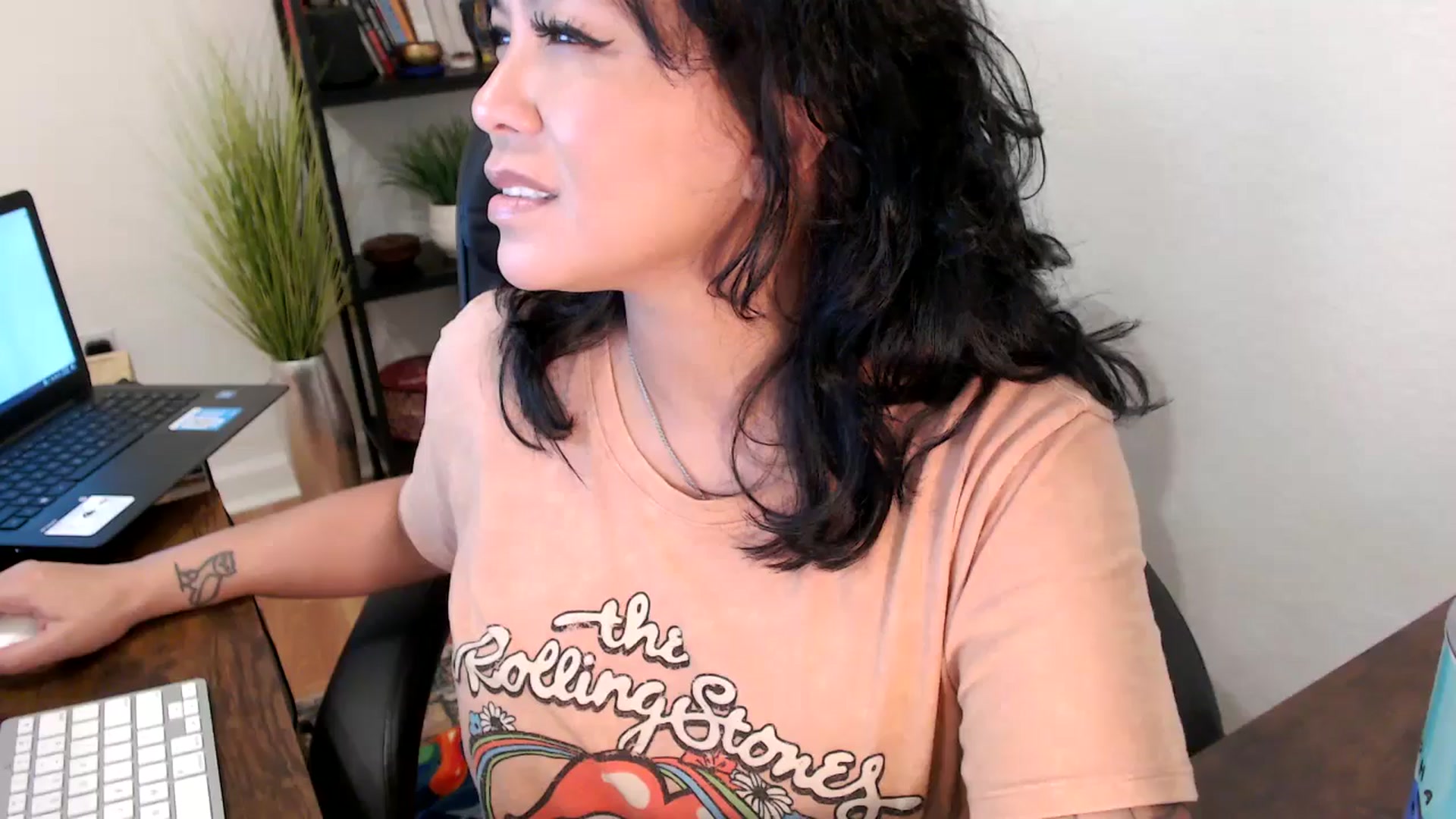 Gallery image thumbnail from MickaylaMinx's myfreecams stream on, 10/16/2024, 19:45 image 12 of 20