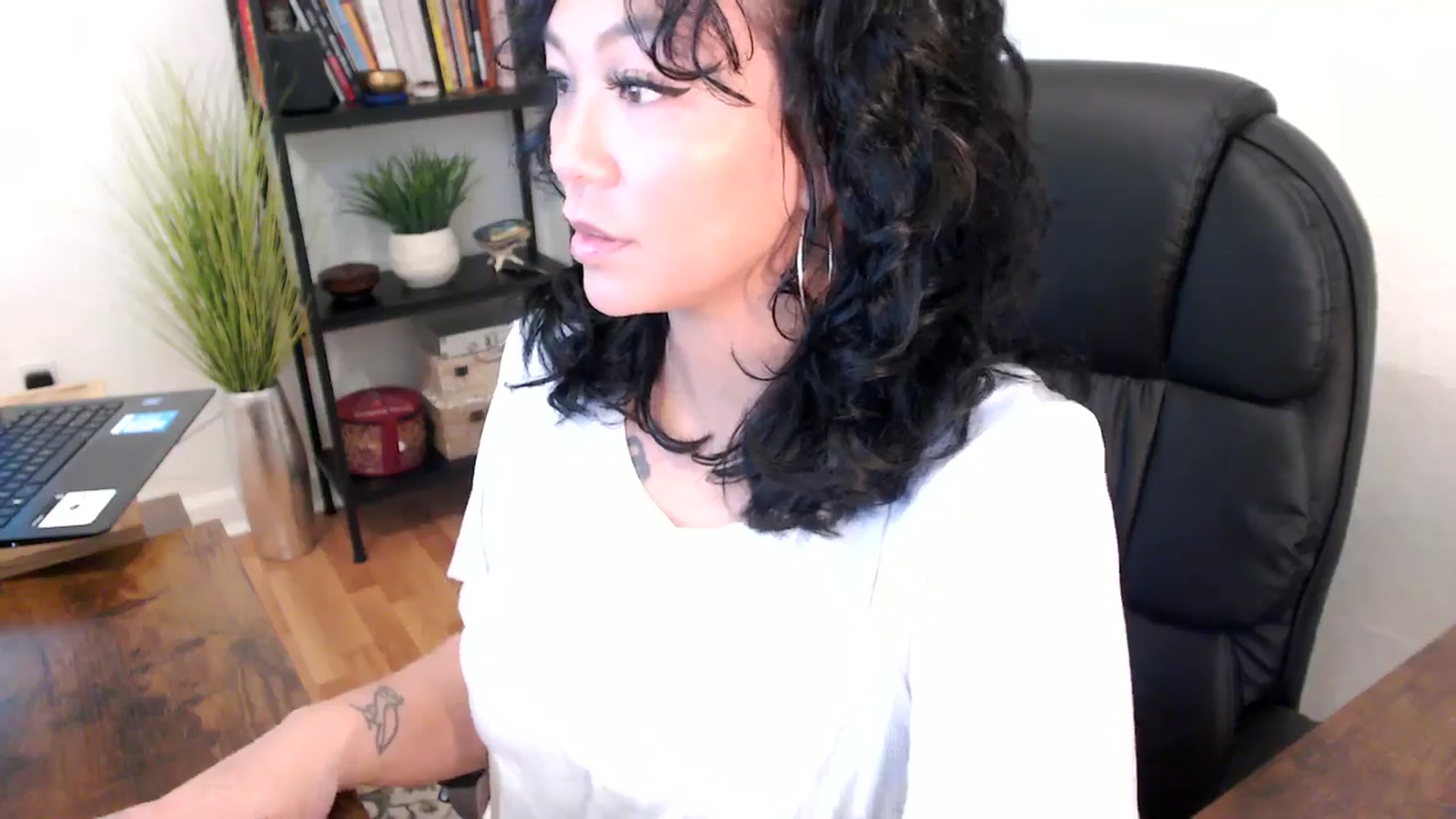 Gallery image thumbnail from MickaylaMinx's myfreecams stream on, 10/18/2024, 15:38 image 15 of 20