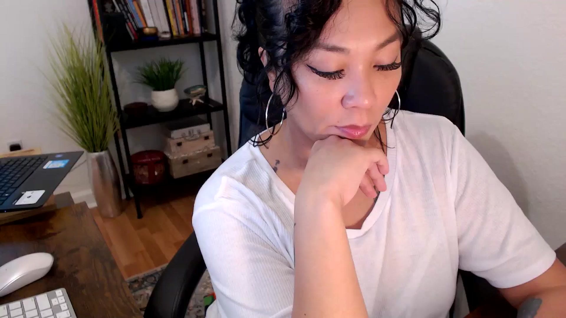 Gallery image thumbnail from MickaylaMinx's myfreecams stream on, 10/18/2024, 15:38 image 12 of 20