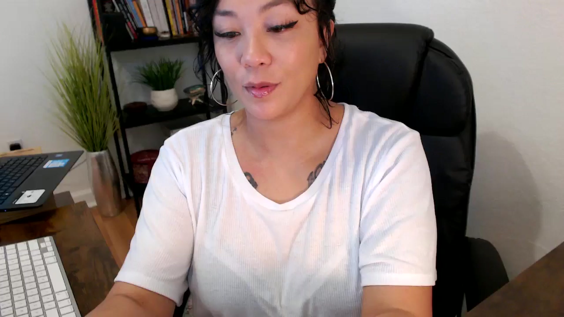 Gallery image thumbnail from MickaylaMinx's myfreecams stream on, 10/18/2024, 15:38 image 1 of 20