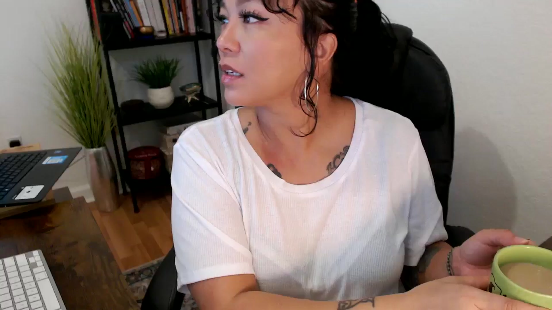 Gallery image thumbnail from MickaylaMinx's myfreecams stream on, 10/18/2024, 15:38 image 2 of 20