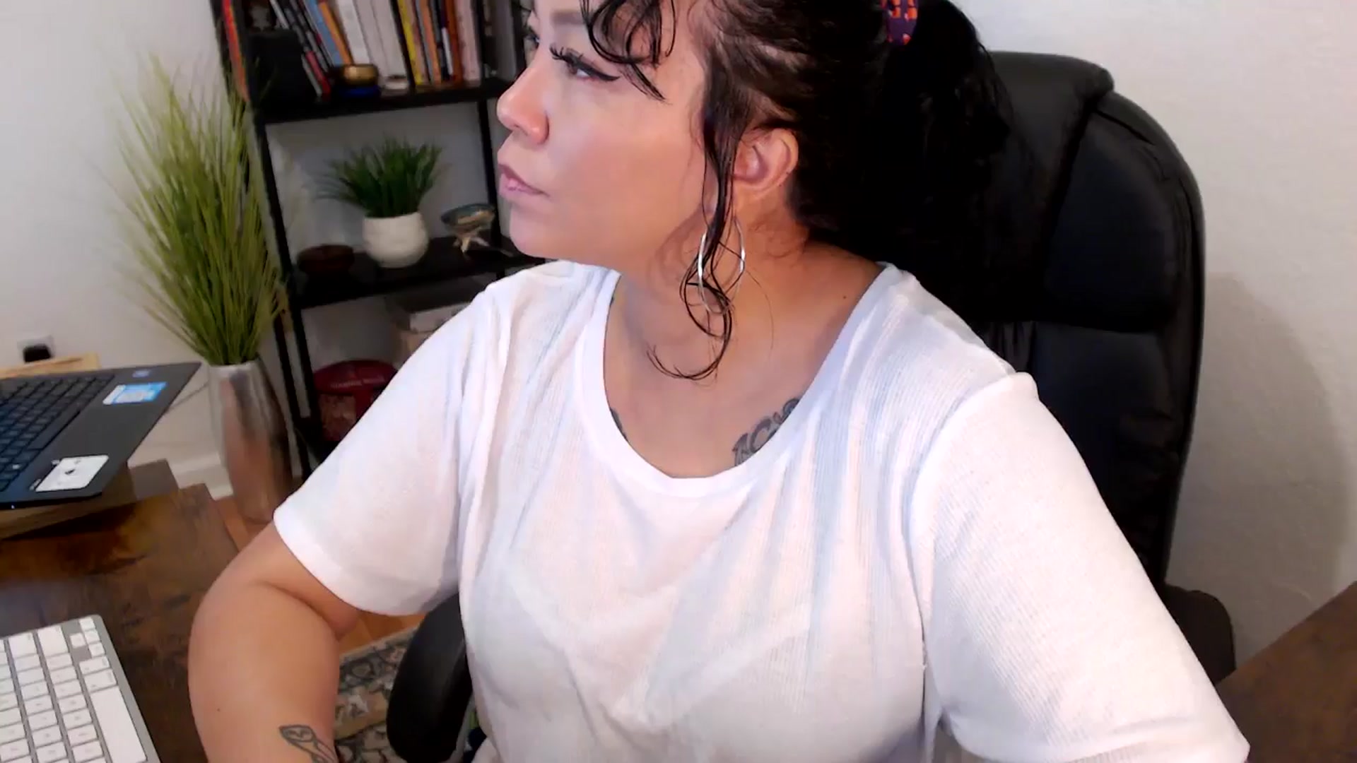 Gallery image thumbnail from MickaylaMinx's myfreecams stream on, 10/18/2024, 15:38 image 7 of 20