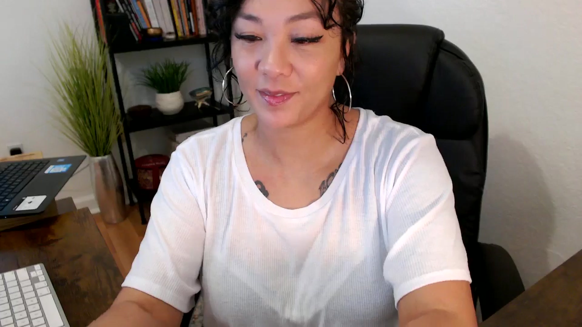Gallery image thumbnail from MickaylaMinx's myfreecams stream on, 10/18/2024, 15:38 image 3 of 20