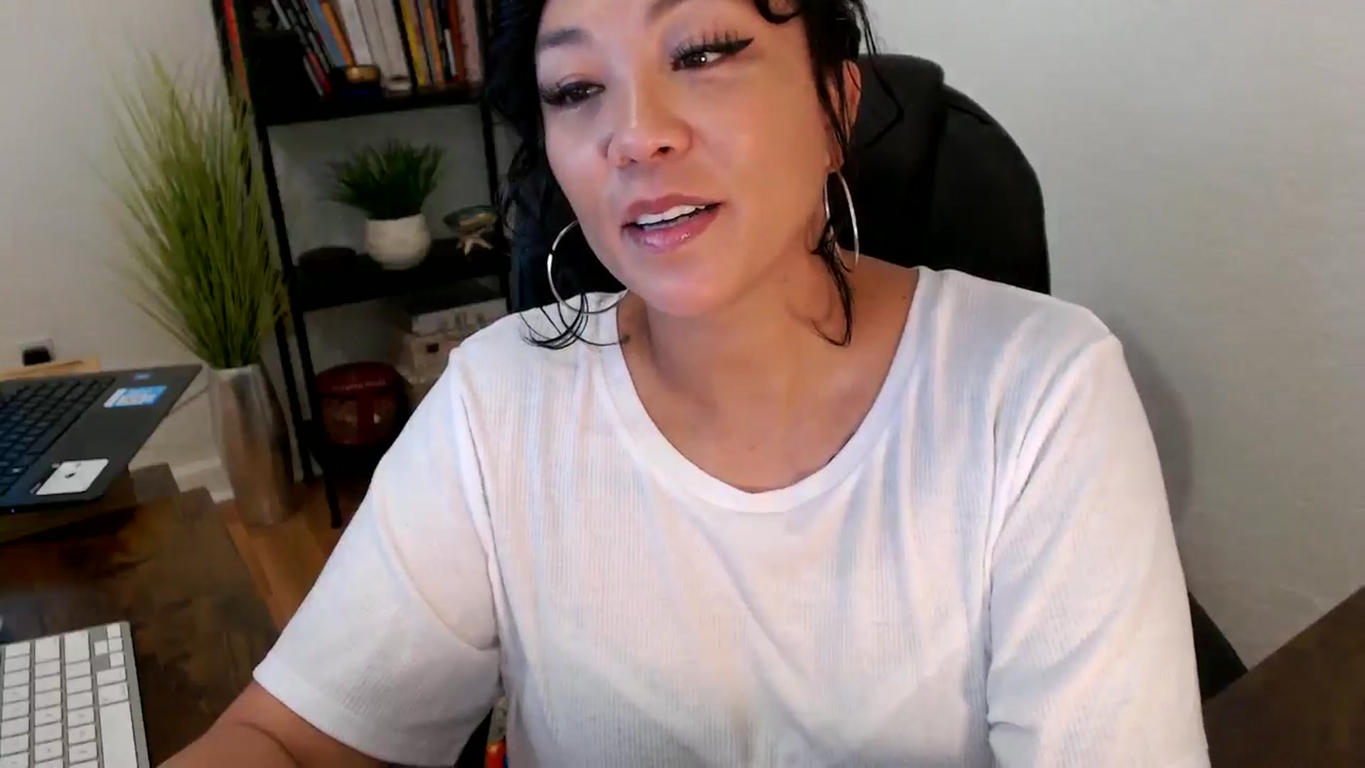 Gallery image thumbnail from MickaylaMinx's myfreecams stream on, 10/18/2024, 15:53 image 3 of 20