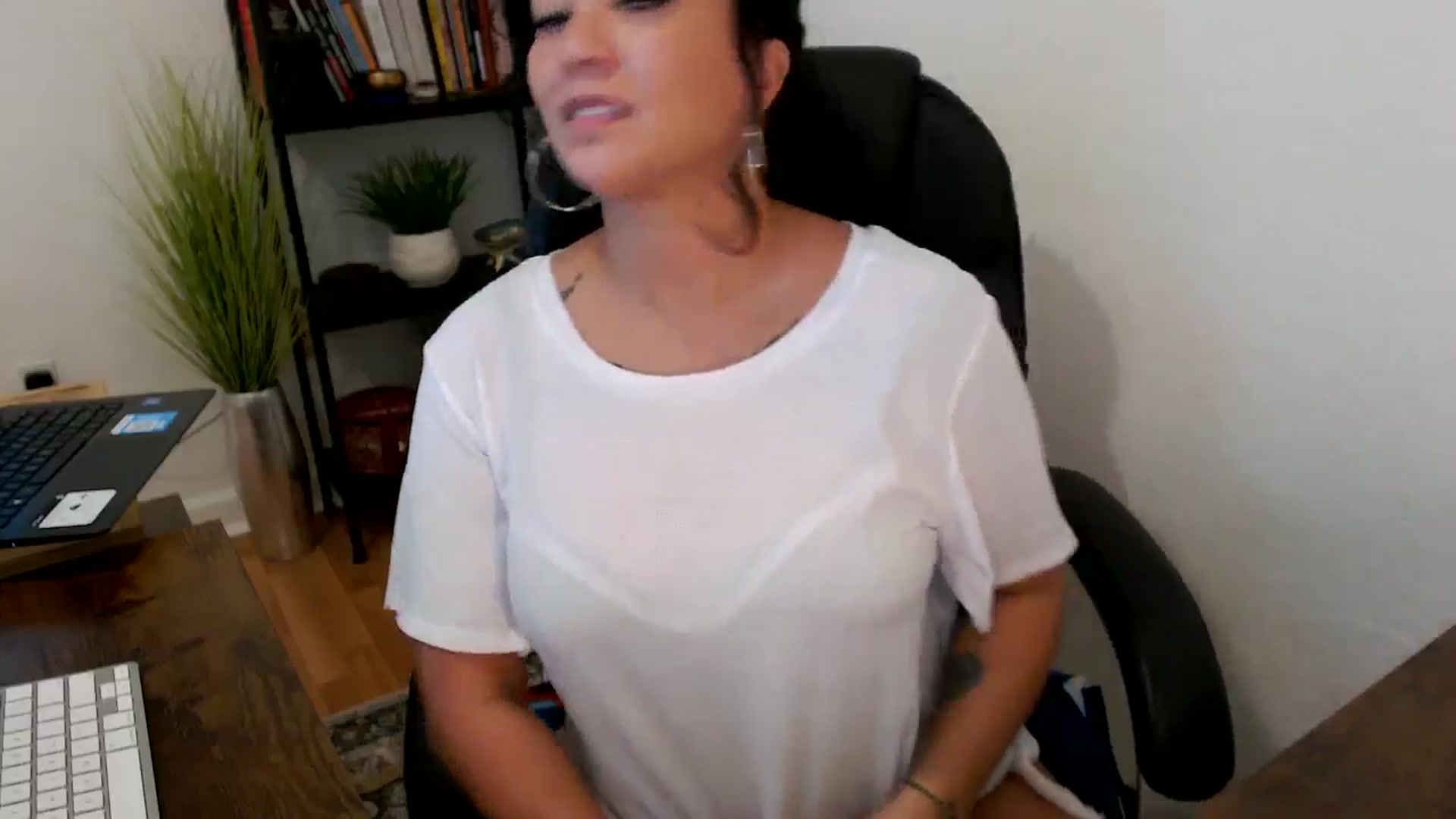 Gallery image thumbnail from MickaylaMinx's myfreecams stream on, 10/18/2024, 15:53 image 10 of 20