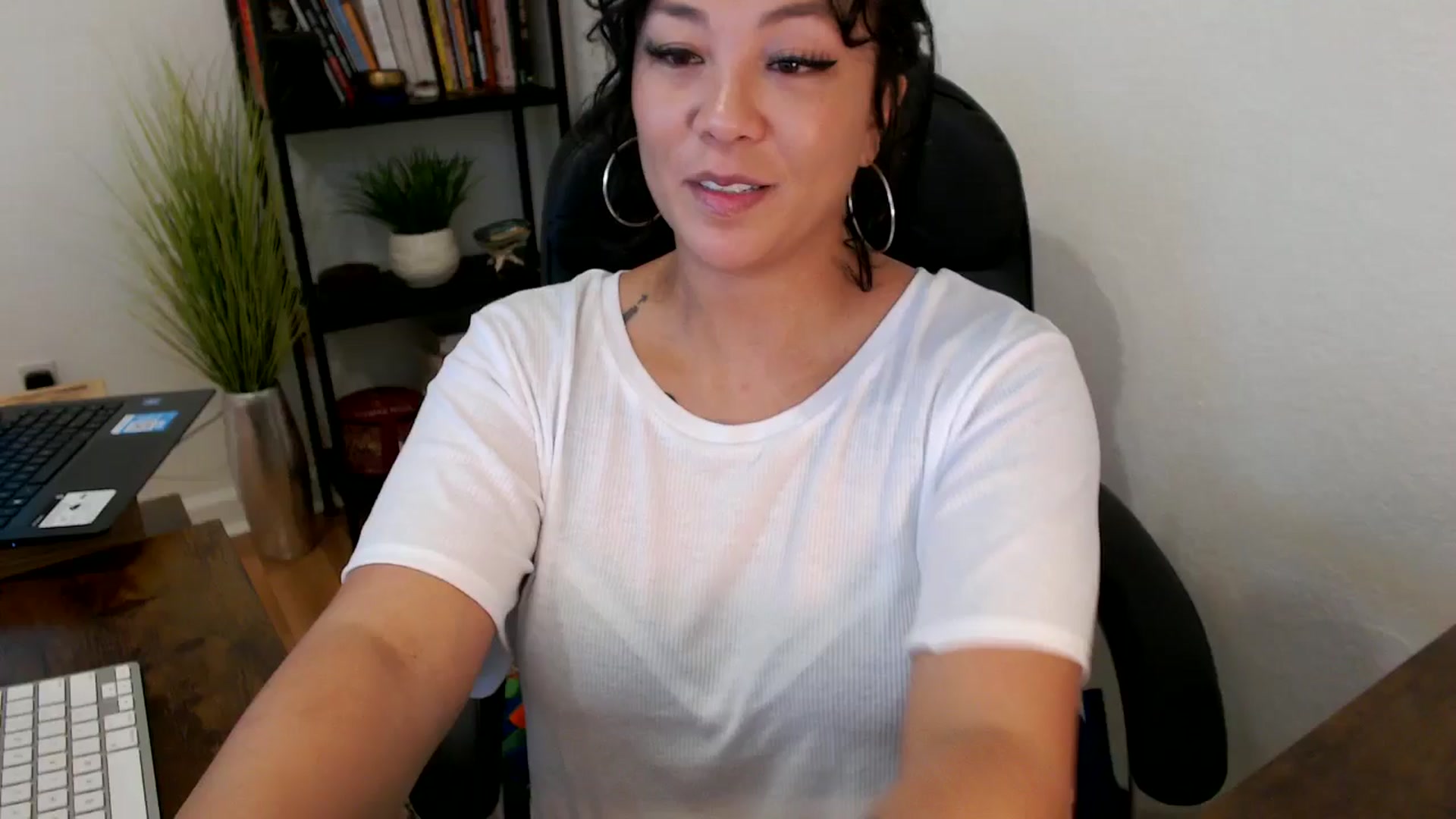 Gallery image thumbnail from MickaylaMinx's myfreecams stream on, 10/18/2024, 15:53 image 20 of 20