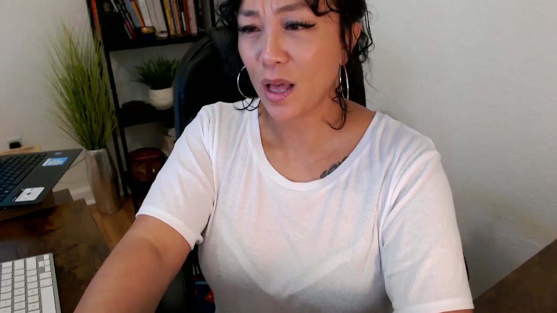 Gallery image thumbnail from MickaylaMinx's myfreecams stream on, 10/18/2024, 15:53 image 13 of 20