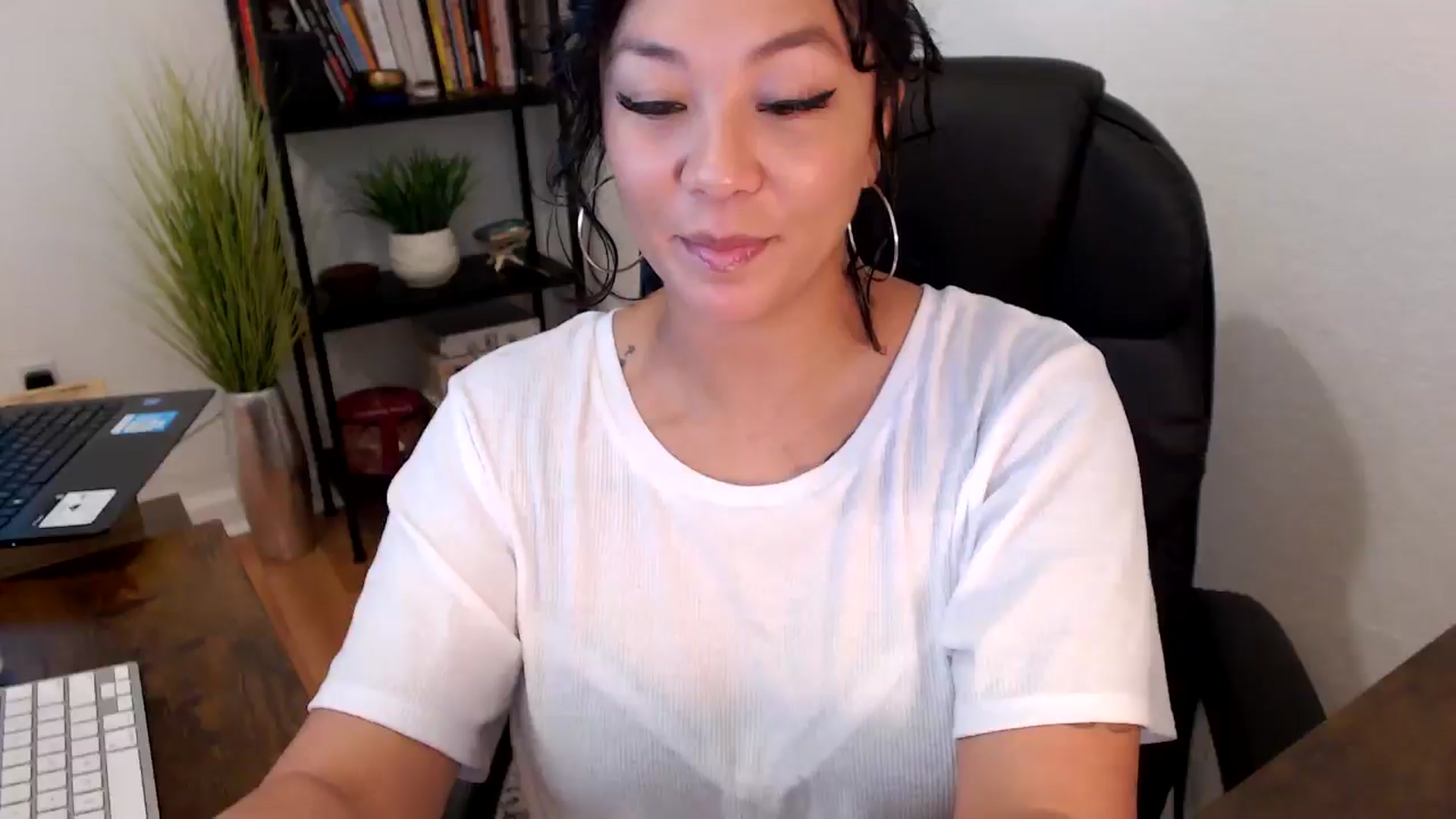 Gallery image thumbnail from MickaylaMinx's myfreecams stream on, 10/18/2024, 15:53 image 1 of 20