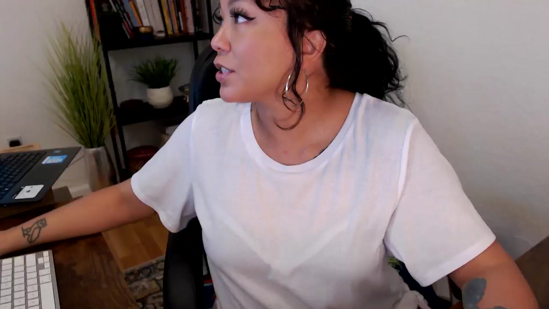 Gallery image thumbnail from MickaylaMinx's myfreecams stream on, 10/18/2024, 15:53 image 5 of 20
