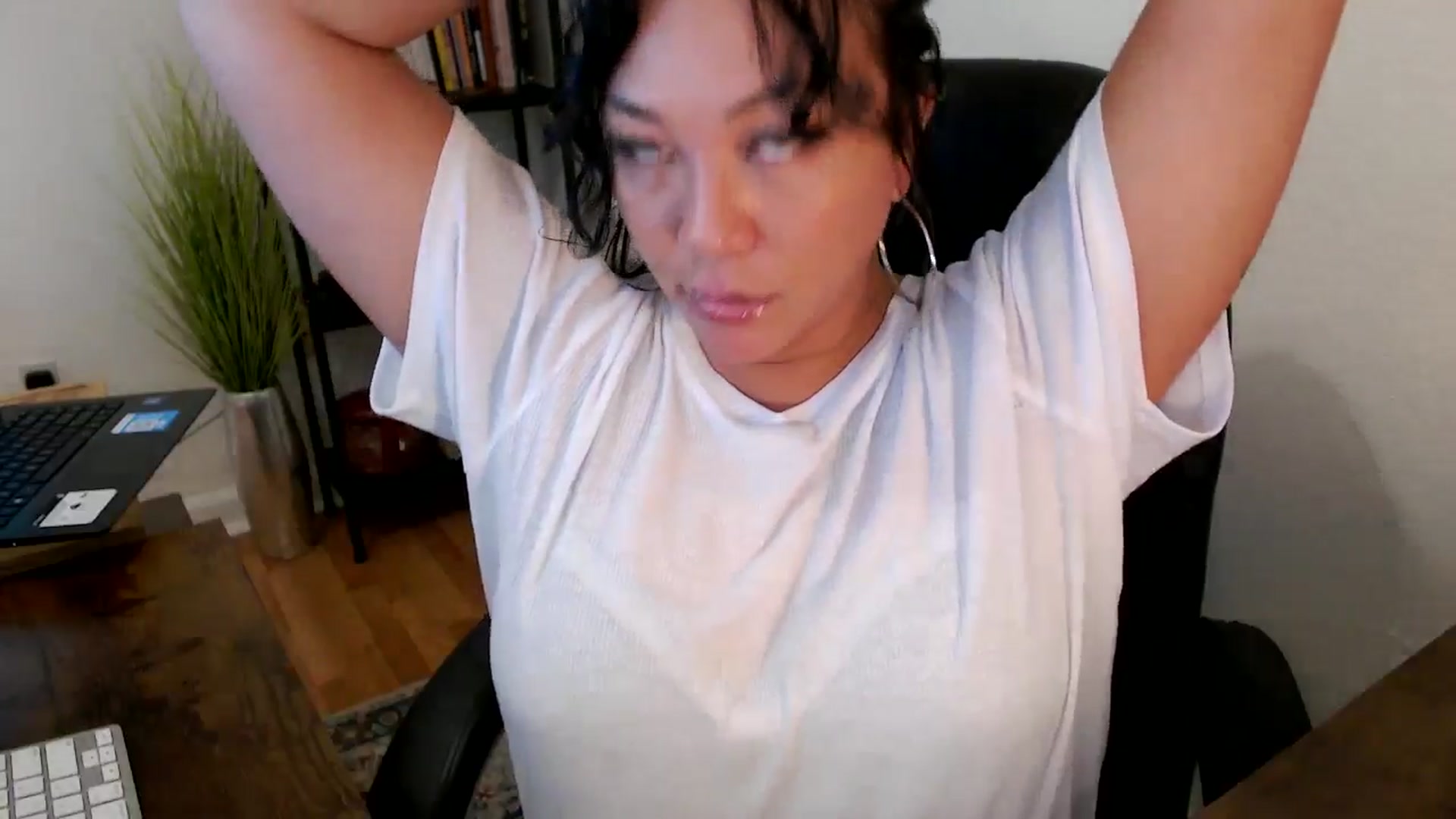 Gallery image thumbnail from MickaylaMinx's myfreecams stream on, 10/18/2024, 16:46 image 3 of 20
