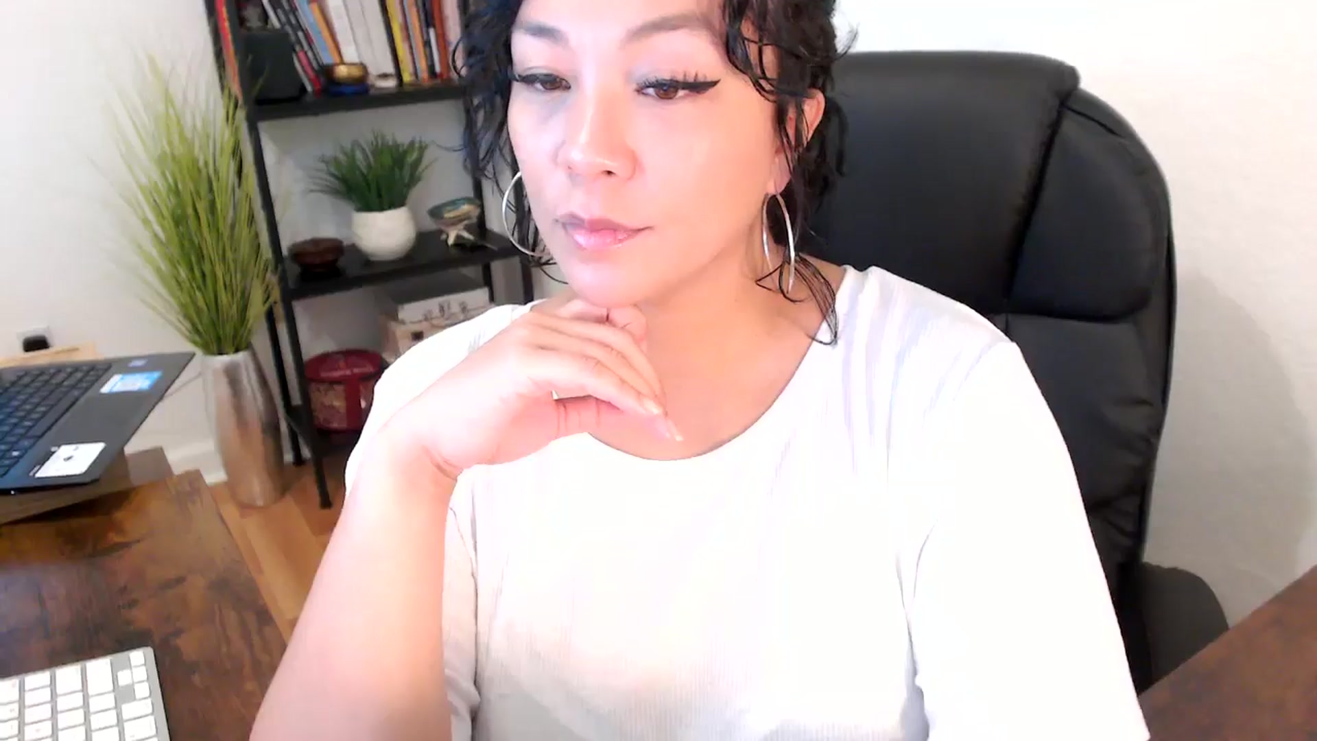 Gallery image thumbnail from MickaylaMinx's myfreecams stream on, 10/18/2024, 17:13 image 9 of 20