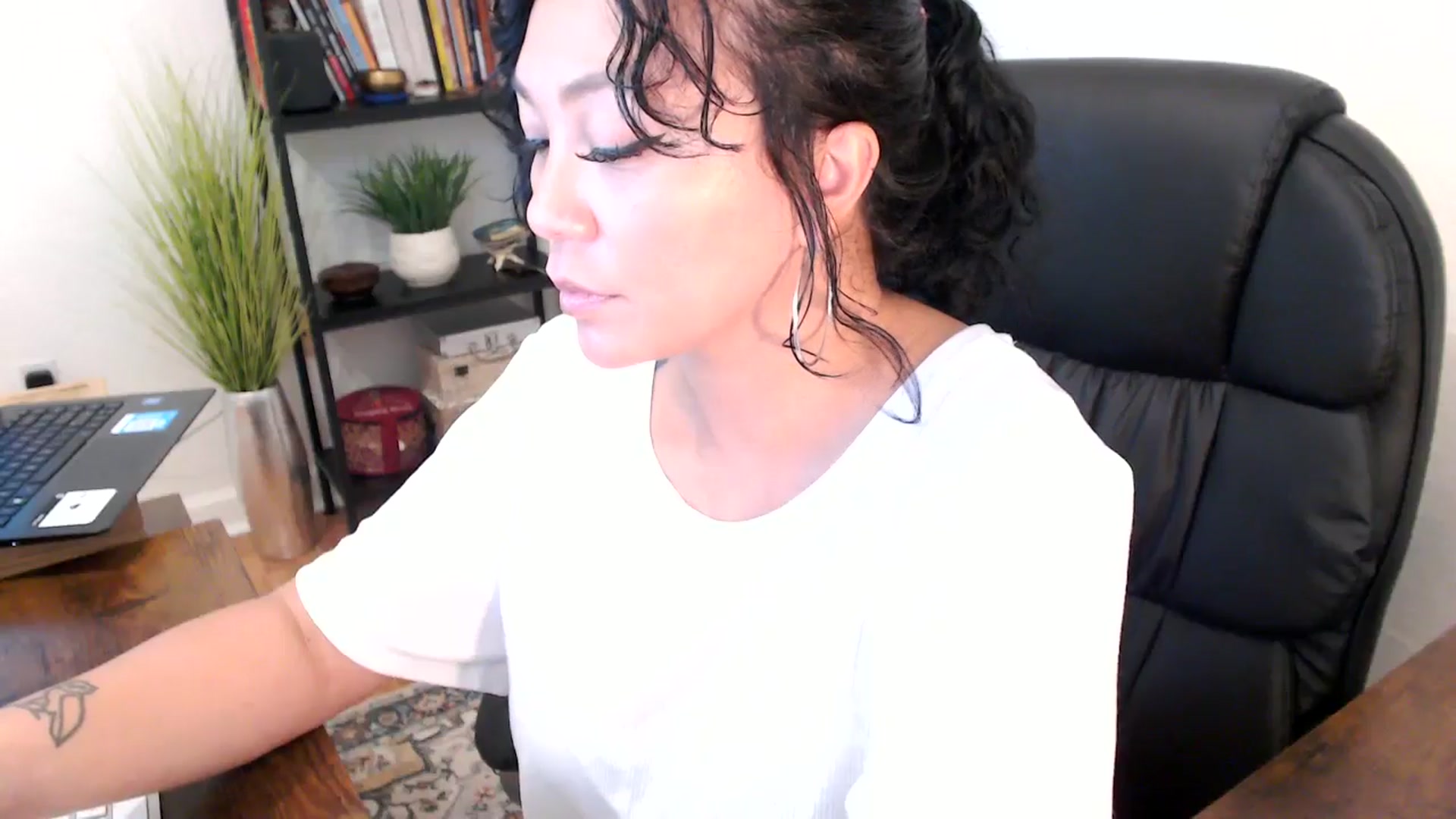 Gallery image thumbnail from MickaylaMinx's myfreecams stream on, 10/18/2024, 17:13 image 18 of 20
