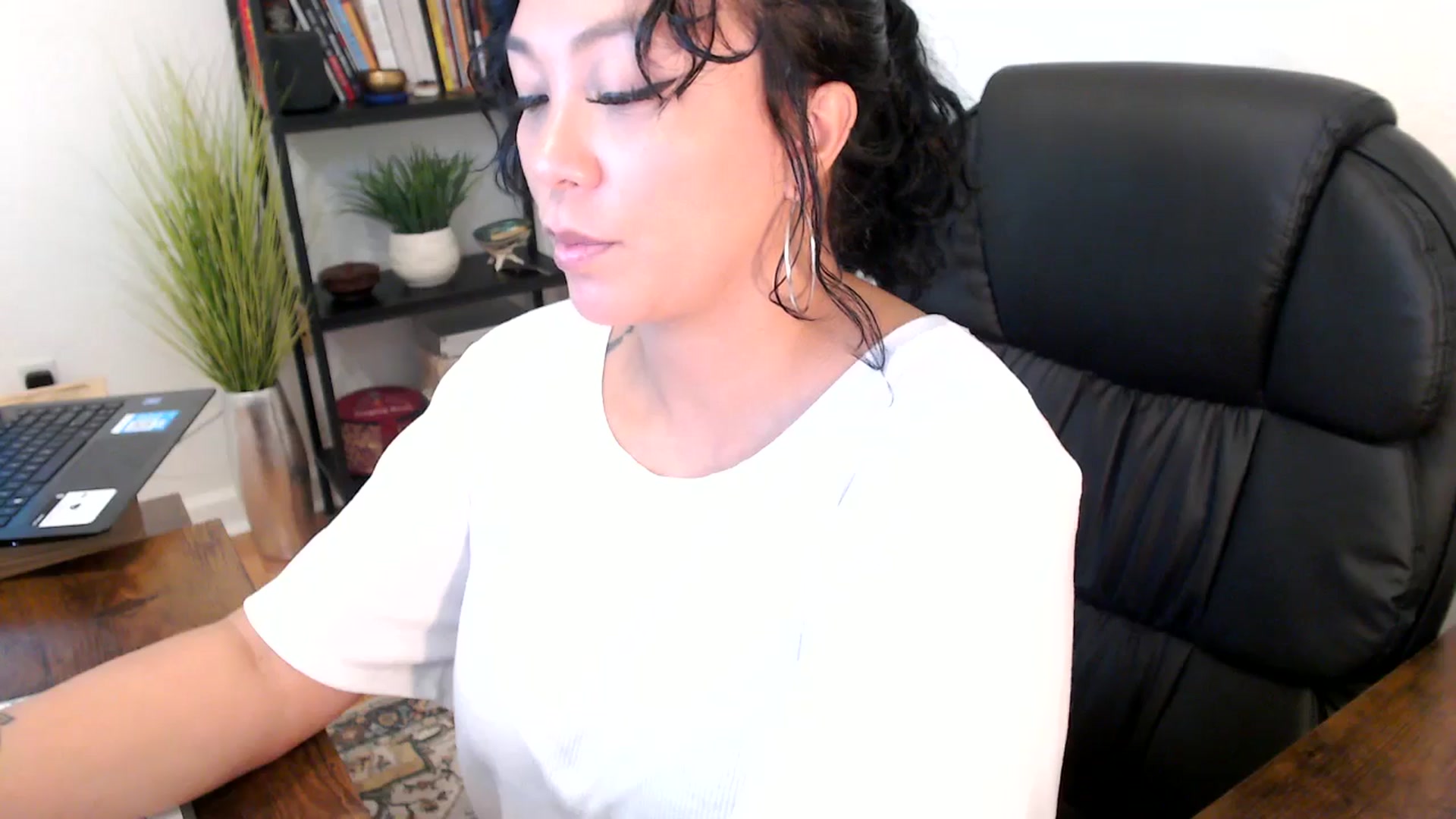 Gallery image thumbnail from MickaylaMinx's myfreecams stream on, 10/18/2024, 17:13 image 3 of 20