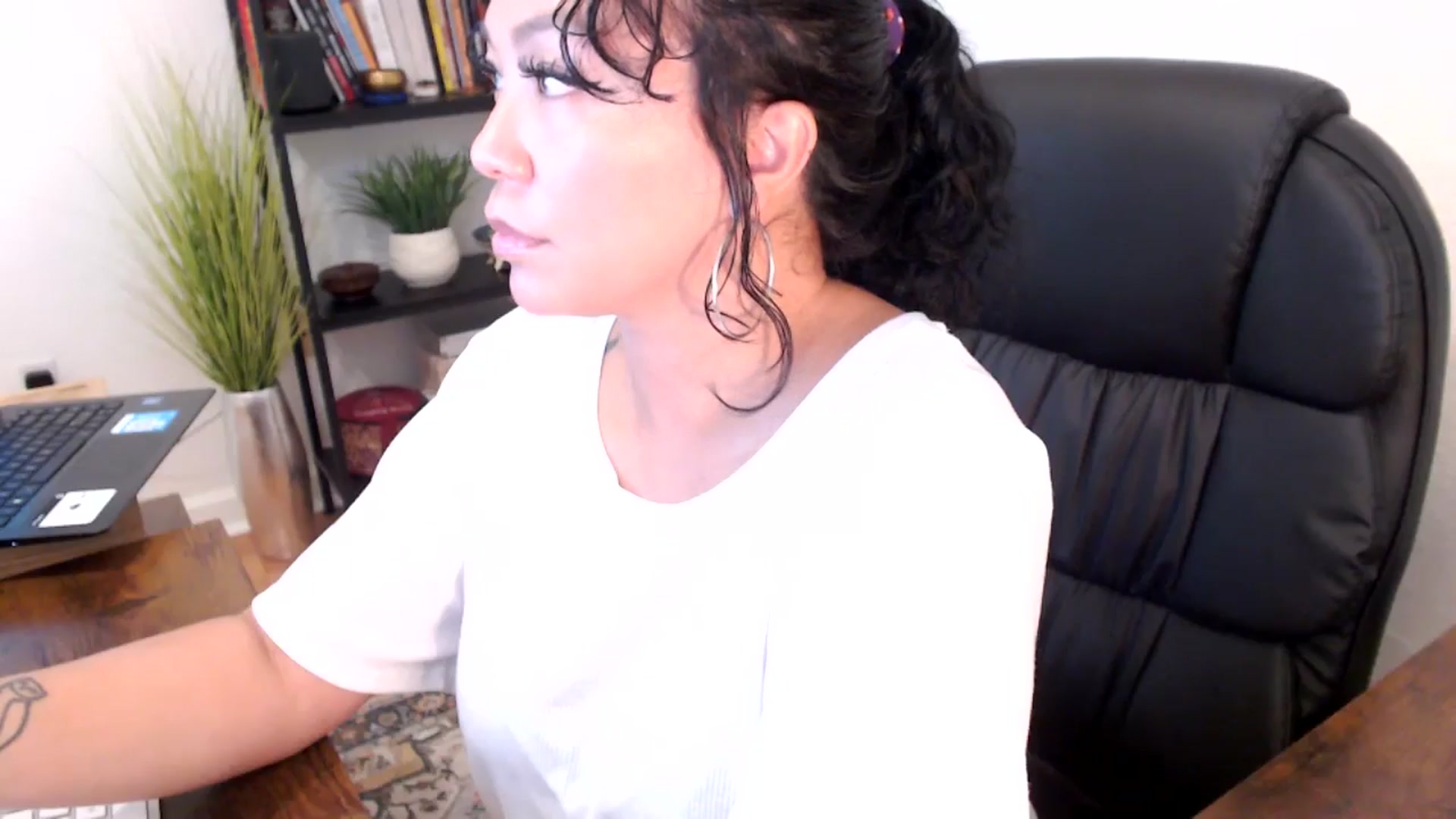 Gallery image thumbnail from MickaylaMinx's myfreecams stream on, 10/18/2024, 17:13 image 11 of 20
