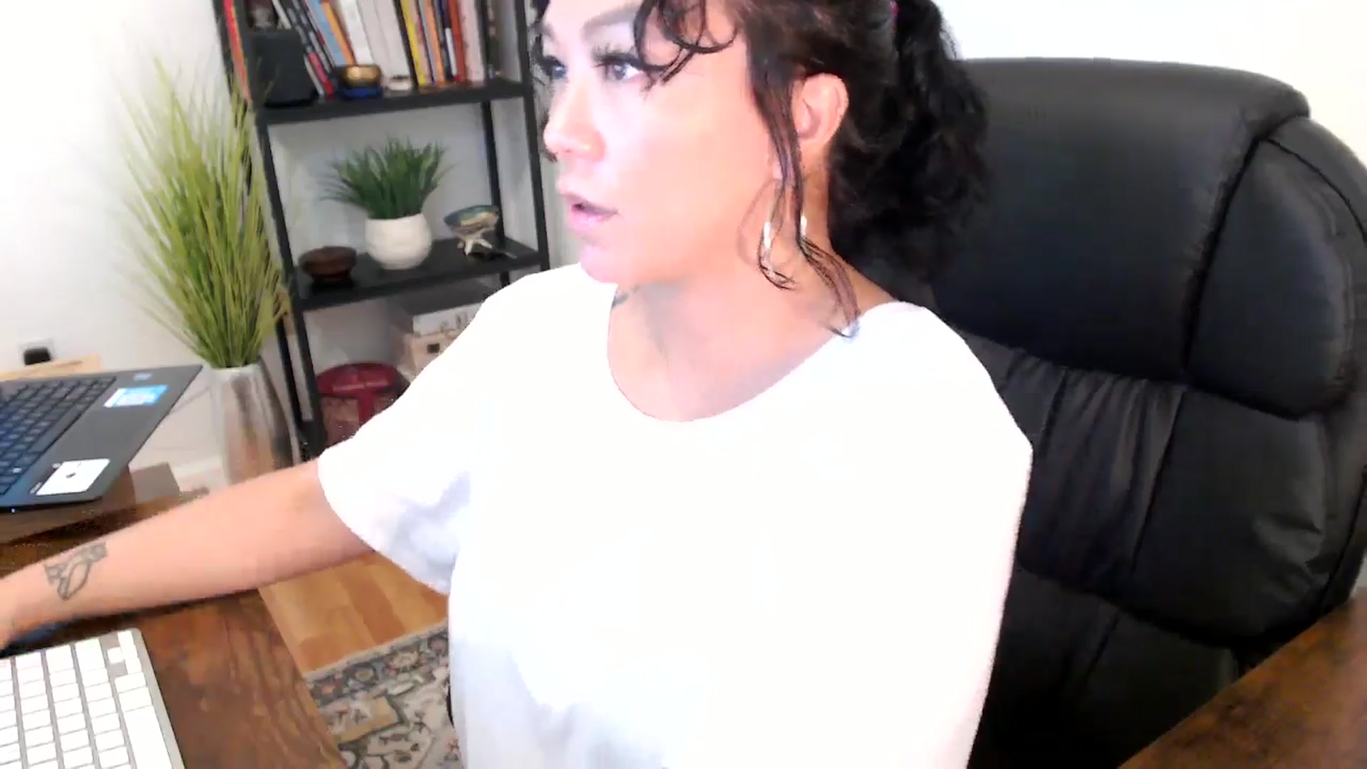 Gallery image thumbnail from MickaylaMinx's myfreecams stream on, 10/18/2024, 17:13 image 2 of 20