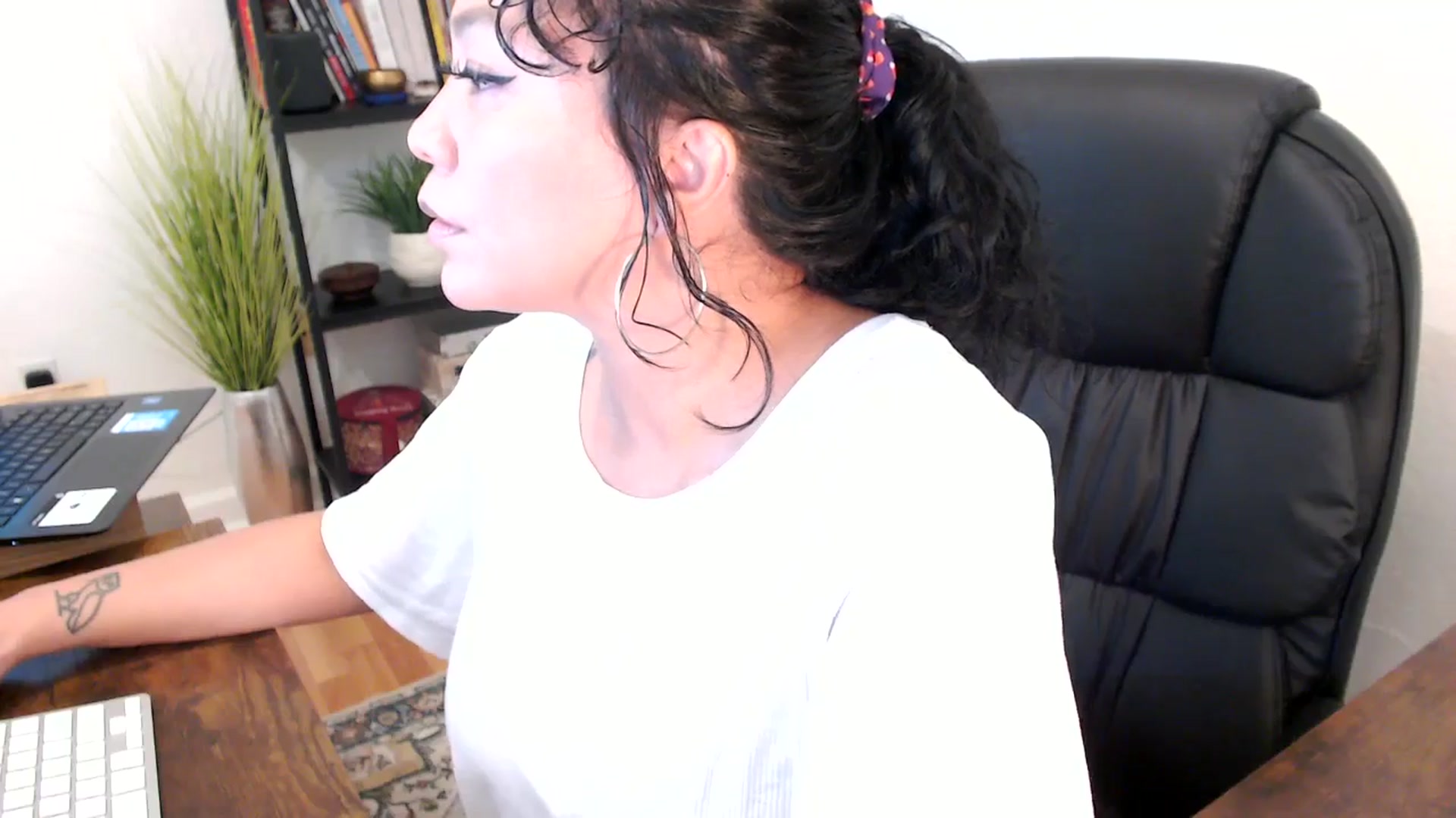 Gallery image thumbnail from MickaylaMinx's myfreecams stream on, 10/18/2024, 17:13 image 20 of 20