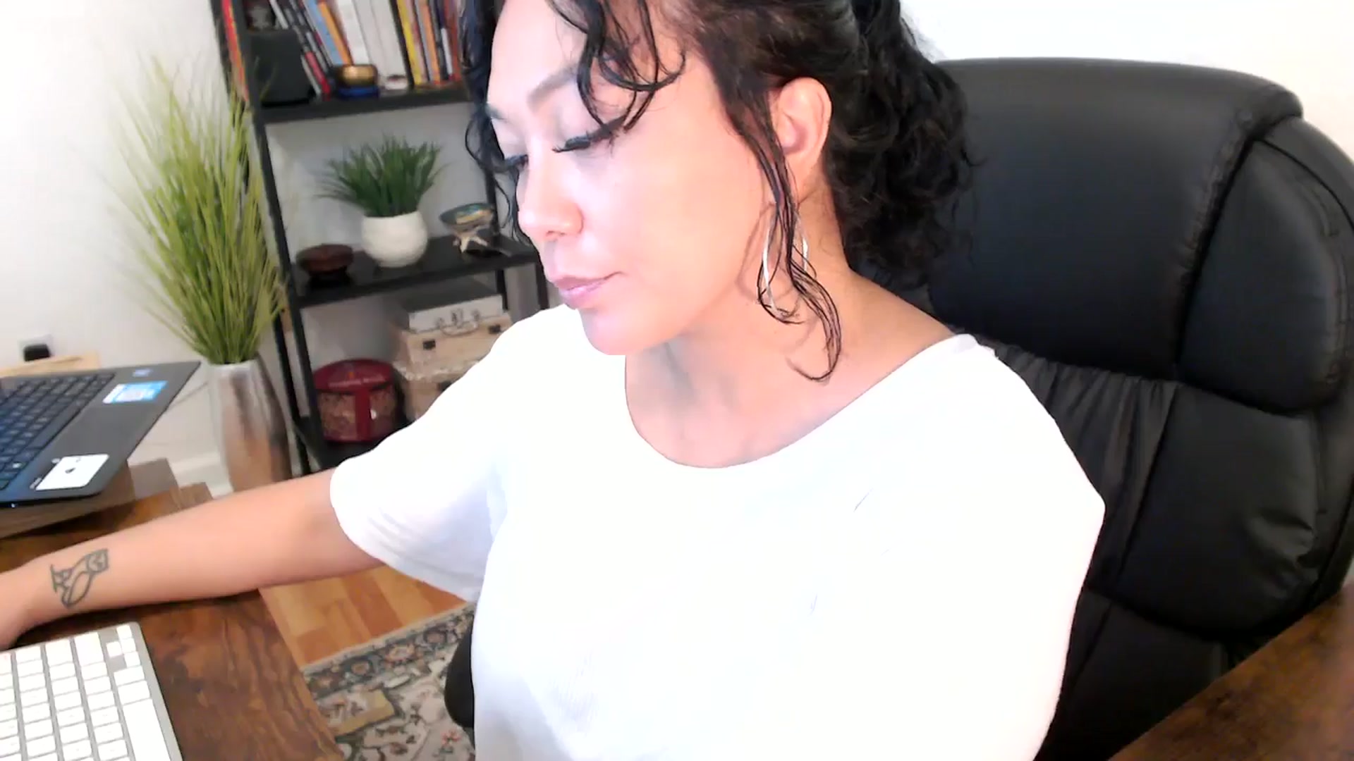 Gallery image thumbnail from MickaylaMinx's myfreecams stream on, 10/18/2024, 17:13 image 4 of 20