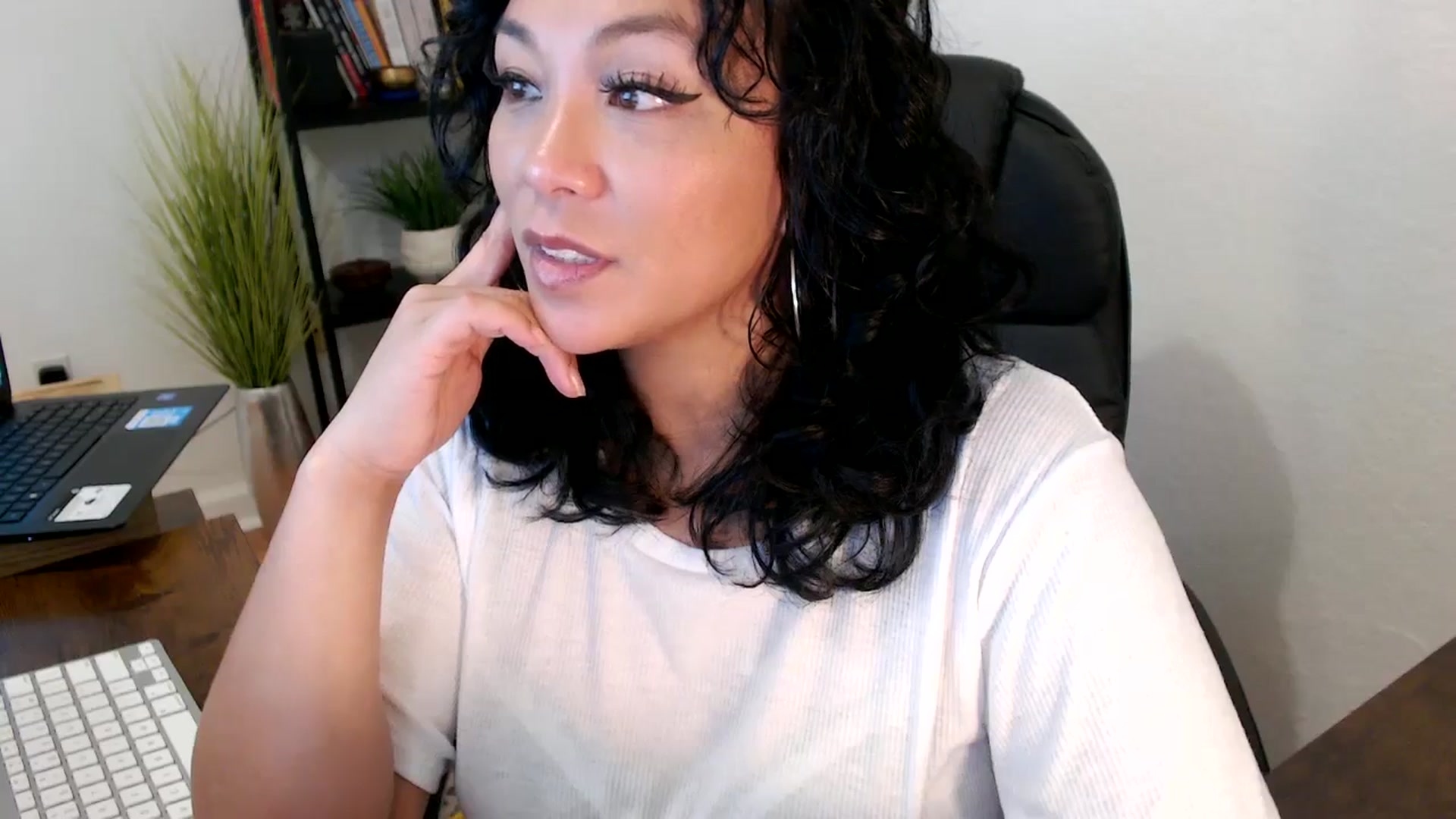 Gallery image thumbnail from MickaylaMinx's myfreecams stream on, 10/18/2024, 19:19 image 13 of 20