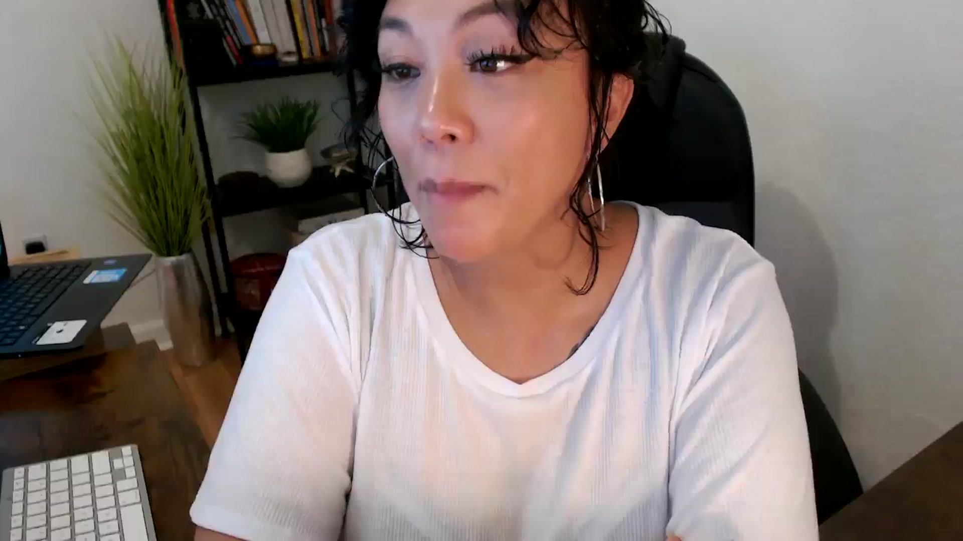 Gallery image thumbnail from MickaylaMinx's myfreecams stream on, 10/18/2024, 19:19 image 3 of 20