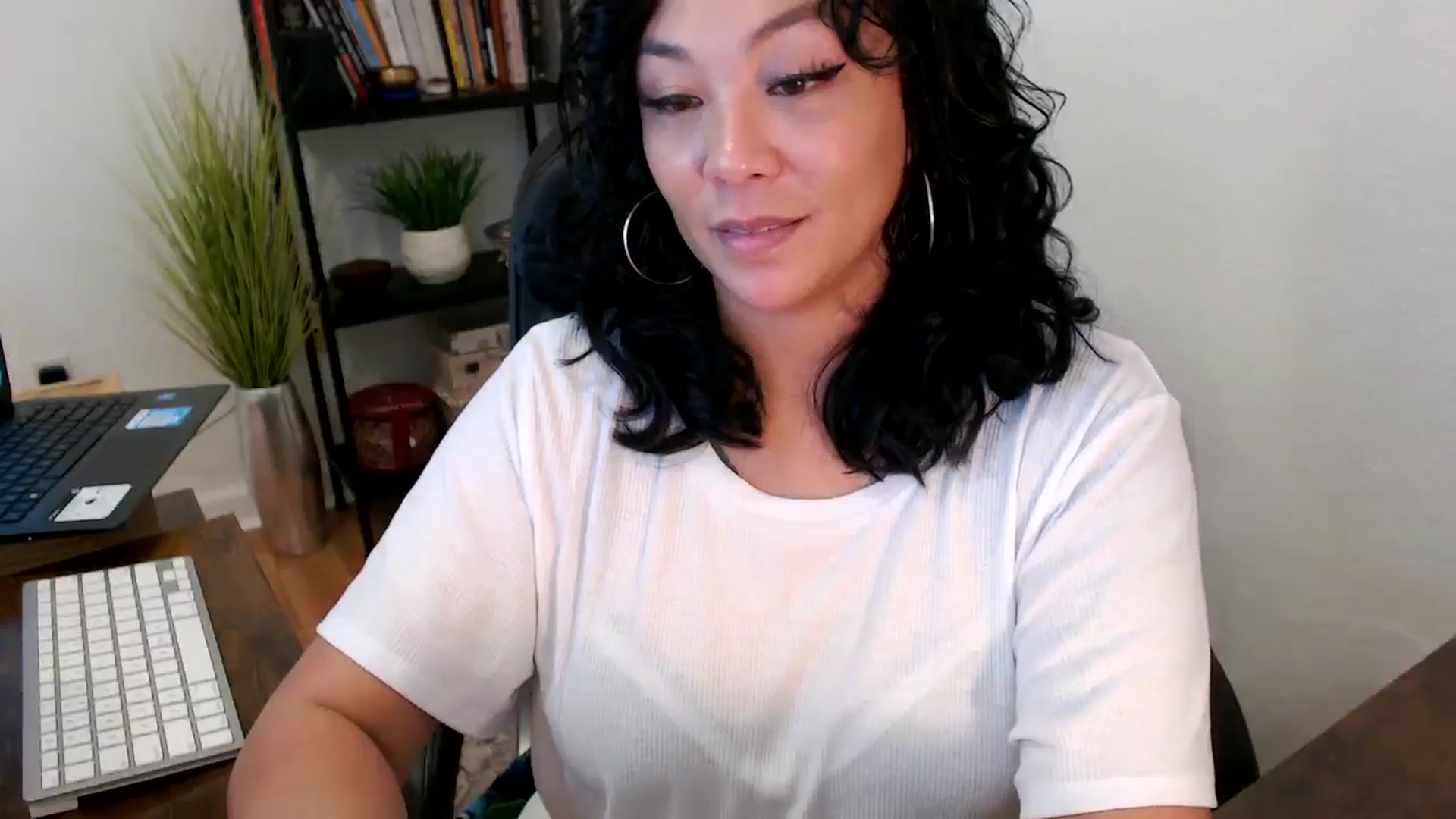 Gallery image thumbnail from MickaylaMinx's myfreecams stream on, 10/18/2024, 19:19 image 9 of 20