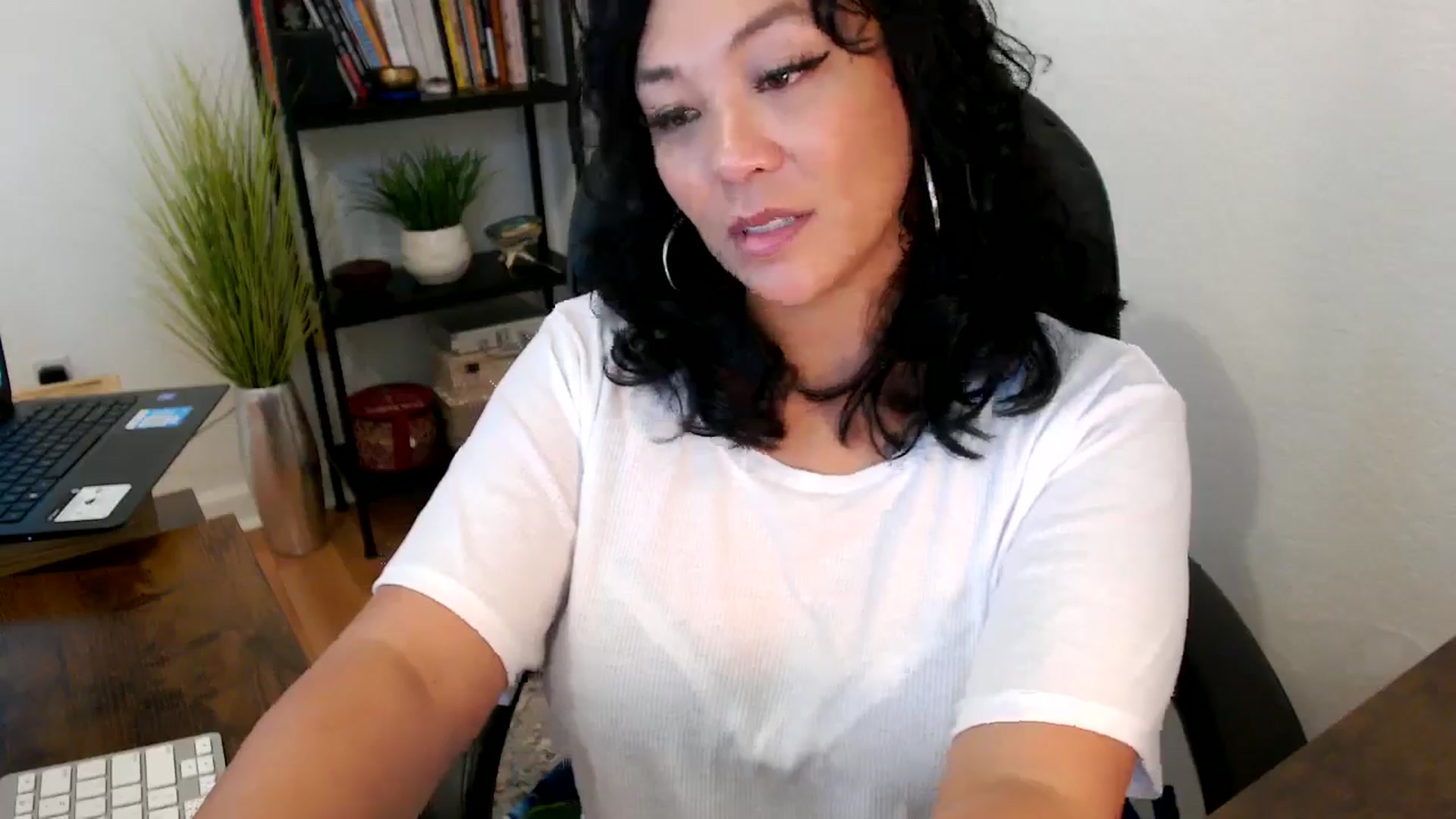 Gallery image thumbnail from MickaylaMinx's myfreecams stream on, 10/18/2024, 19:19 image 18 of 20
