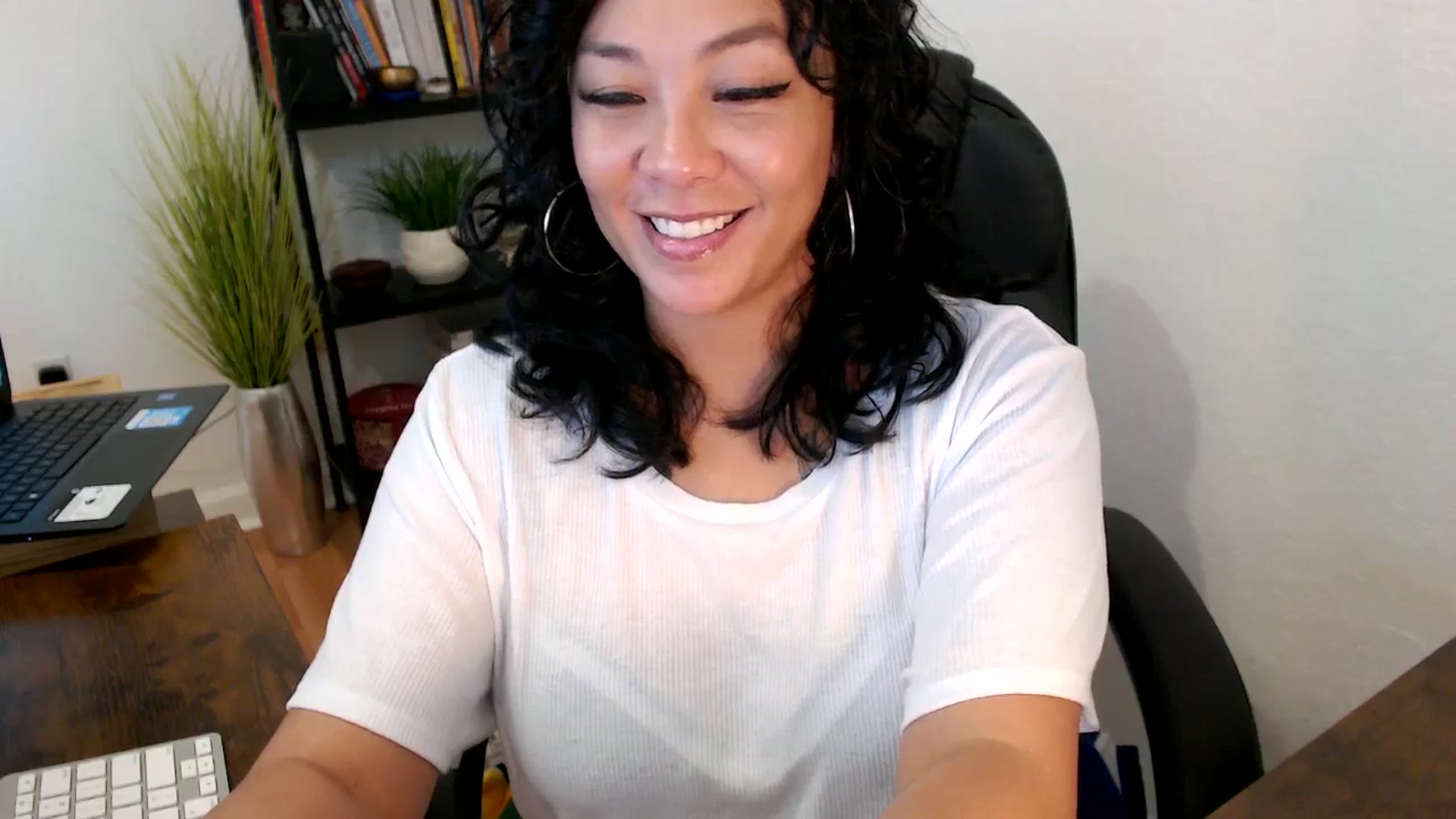 Gallery image thumbnail from MickaylaMinx's myfreecams stream on, 10/18/2024, 19:19 image 19 of 20
