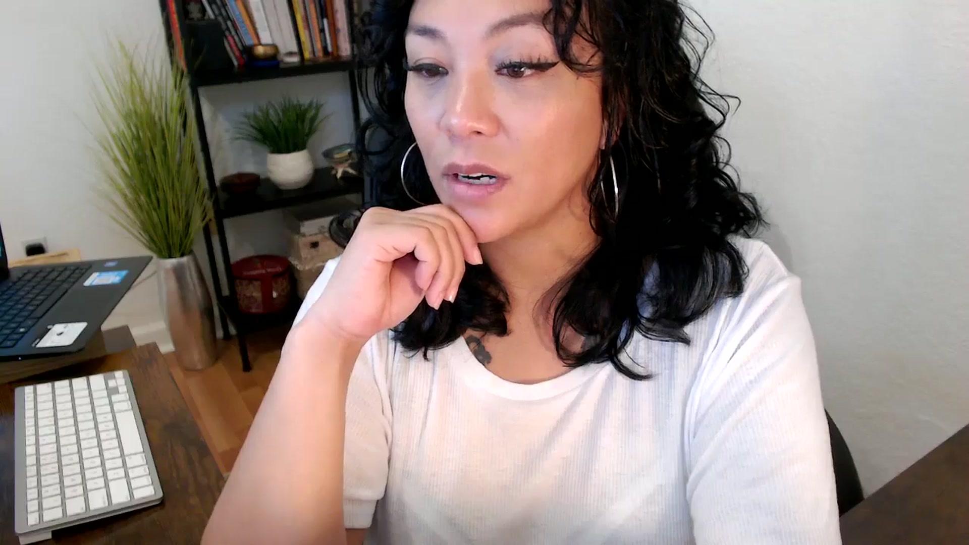 Gallery image thumbnail from MickaylaMinx's myfreecams stream on, 10/18/2024, 19:19 image 6 of 20