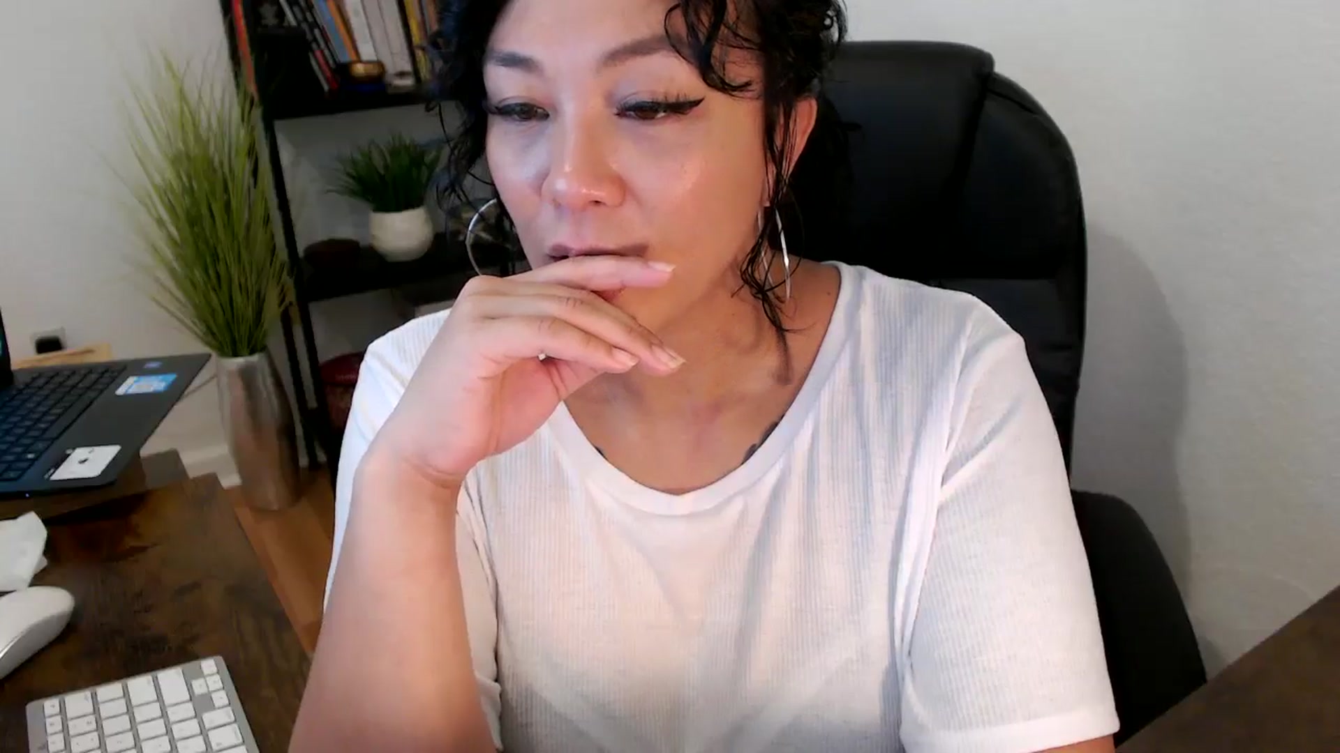 Gallery image thumbnail from MickaylaMinx's myfreecams stream on, 10/18/2024, 19:19 image 2 of 20
