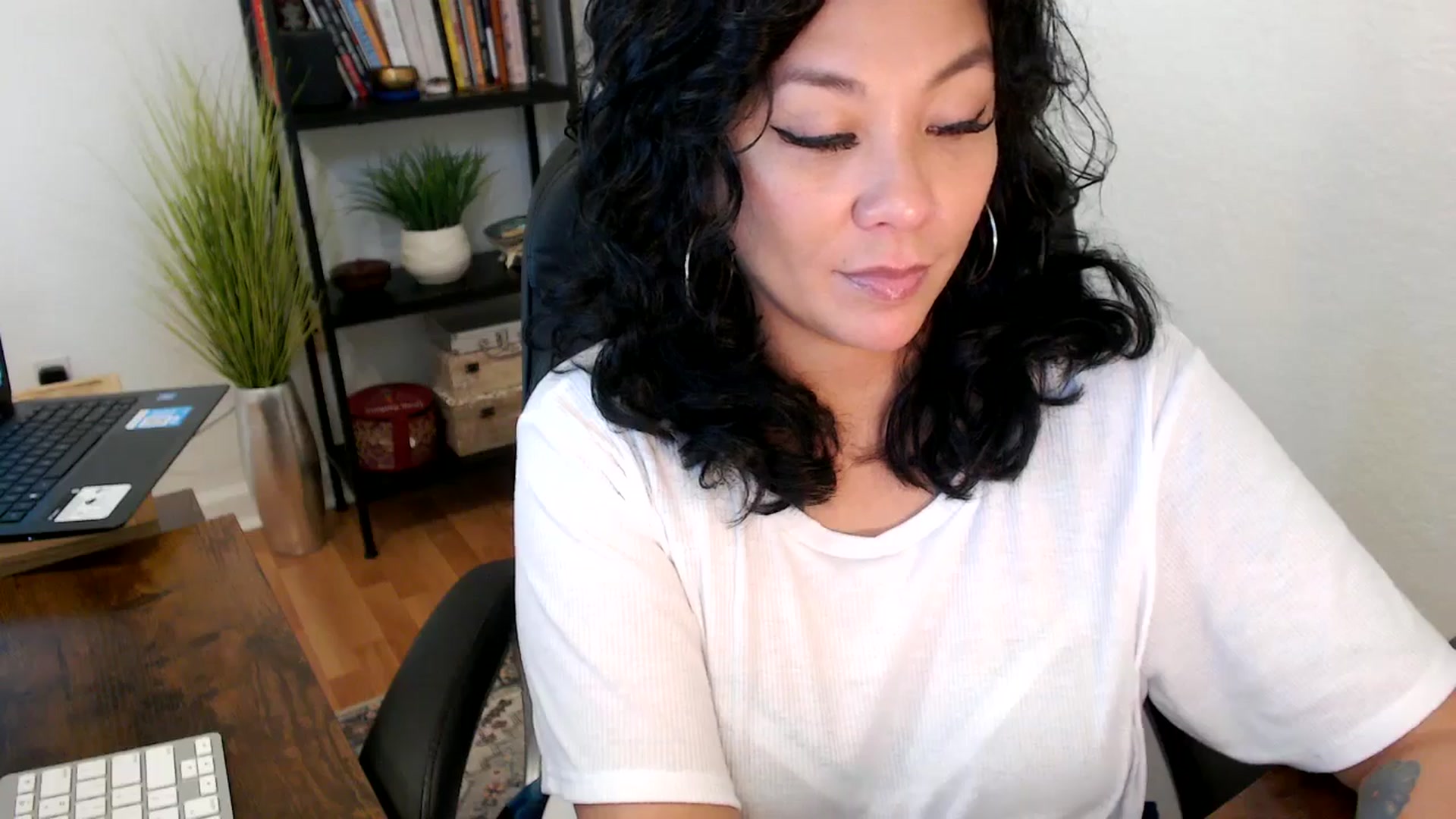 Gallery image thumbnail from MickaylaMinx's myfreecams stream on, 10/18/2024, 19:19 image 20 of 20