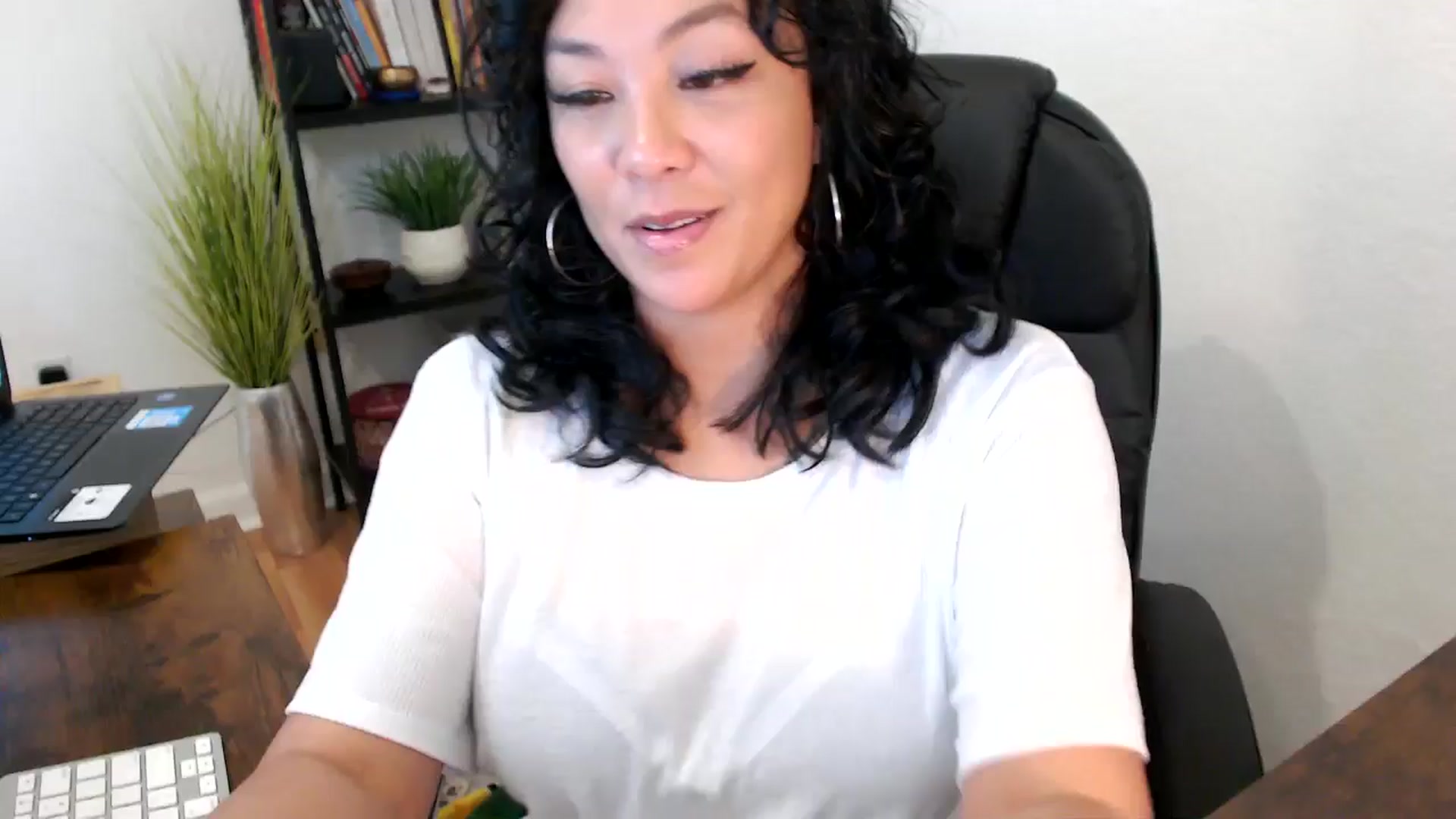 Gallery image thumbnail from MickaylaMinx's myfreecams stream on, 10/18/2024, 19:19 image 16 of 20