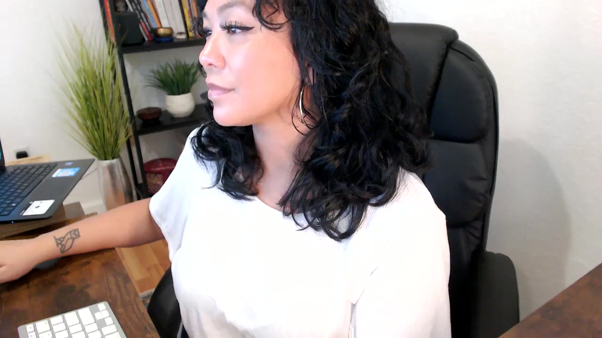 Gallery image thumbnail from MickaylaMinx's myfreecams stream on, 10/18/2024, 19:19 image 14 of 20