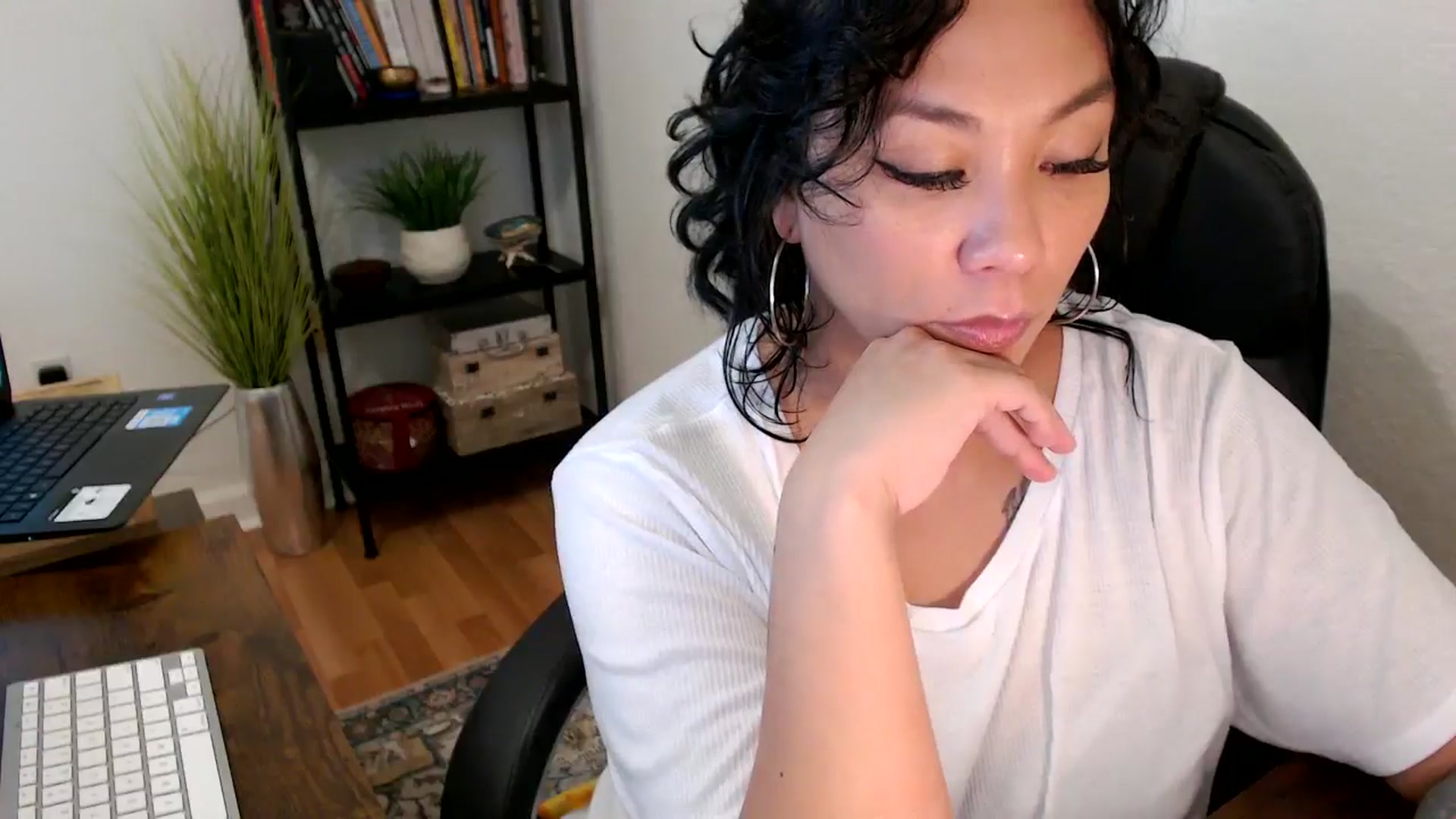 Gallery image thumbnail from MickaylaMinx's myfreecams stream on, 10/18/2024, 20:03 image 13 of 20