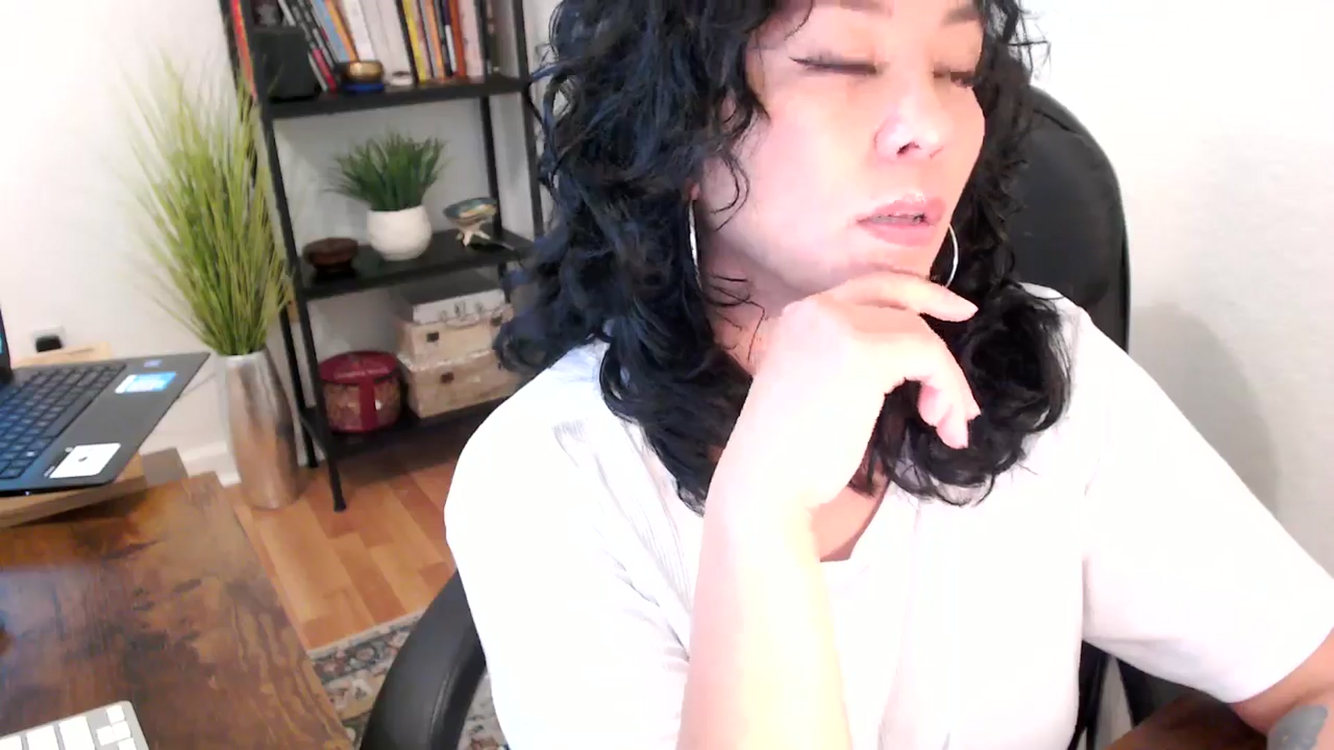 Gallery image thumbnail from MickaylaMinx's myfreecams stream on, 10/18/2024, 20:03 image 4 of 20