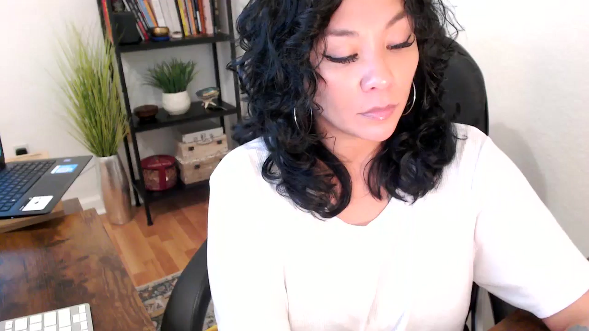 Gallery image thumbnail from MickaylaMinx's myfreecams stream on, 10/18/2024, 20:03 image 2 of 20