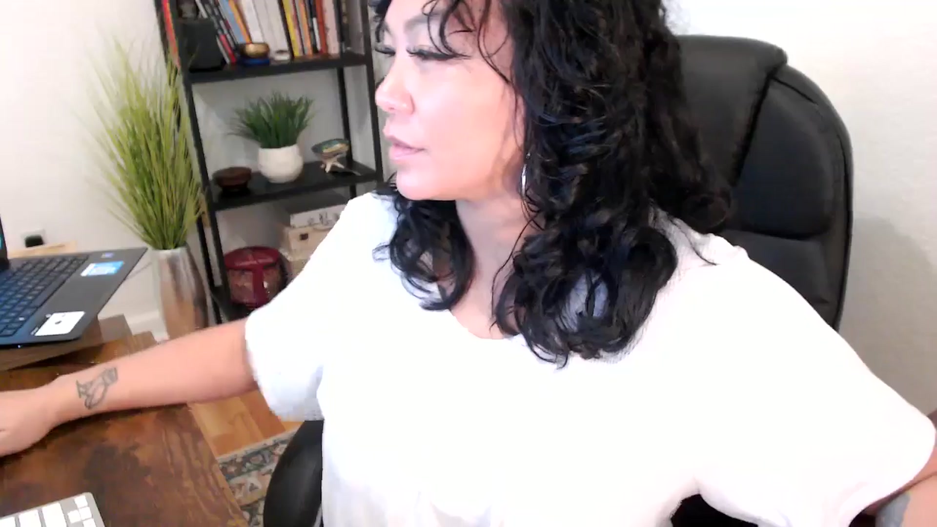 Gallery image thumbnail from MickaylaMinx's myfreecams stream on, 10/18/2024, 20:03 image 3 of 20