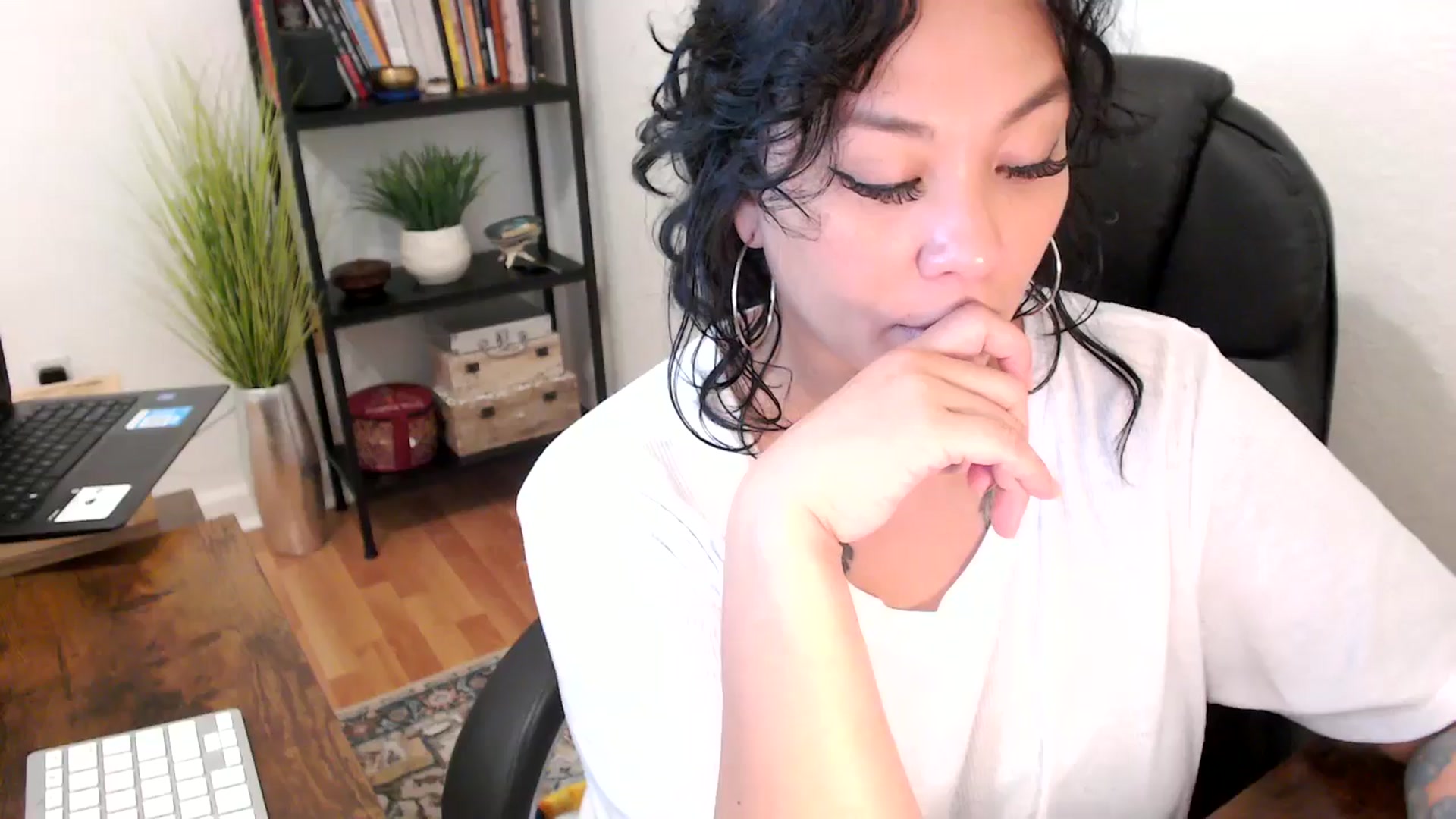 Gallery image thumbnail from MickaylaMinx's myfreecams stream on, 10/18/2024, 20:03 image 19 of 20