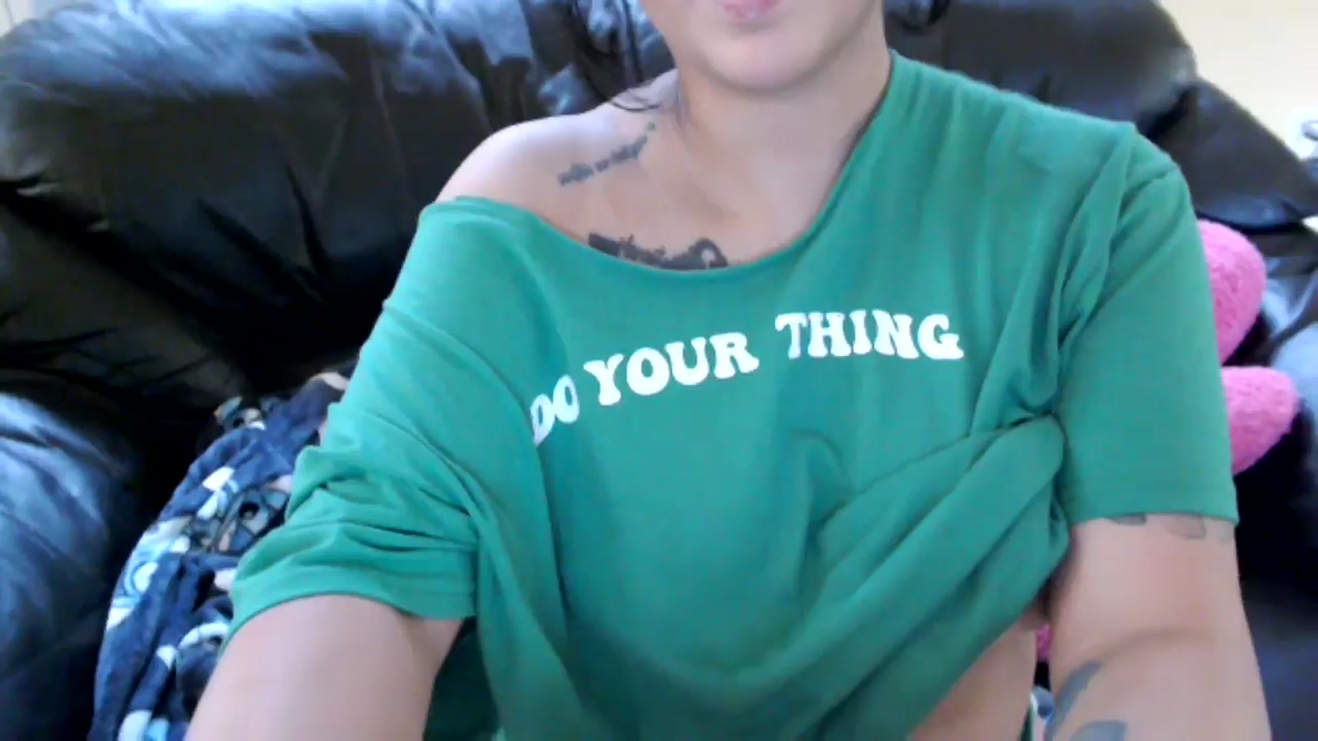 Gallery image thumbnail from MickaylaMinx's myfreecams stream on, 10/19/2024, 19:41 image 17 of 20