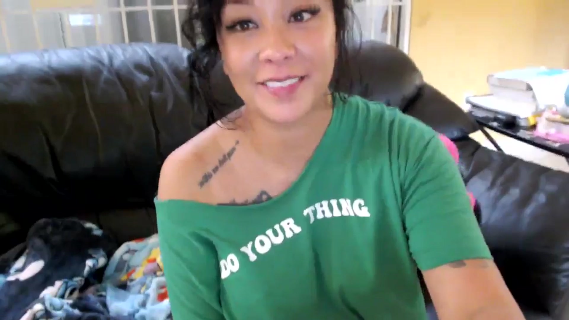 Gallery image thumbnail from MickaylaMinx's myfreecams stream on, 10/19/2024, 19:41 image 10 of 20